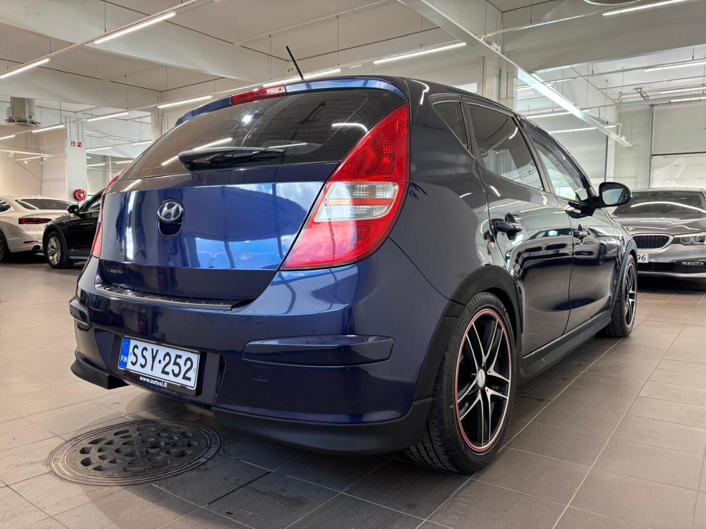 HYUNDAI i30 2010