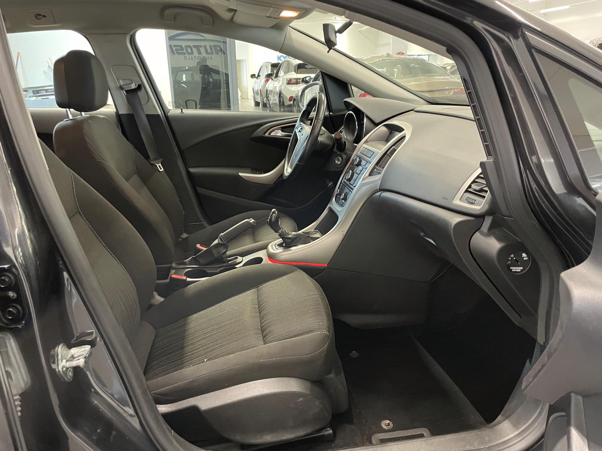 OPEL Astra 2012