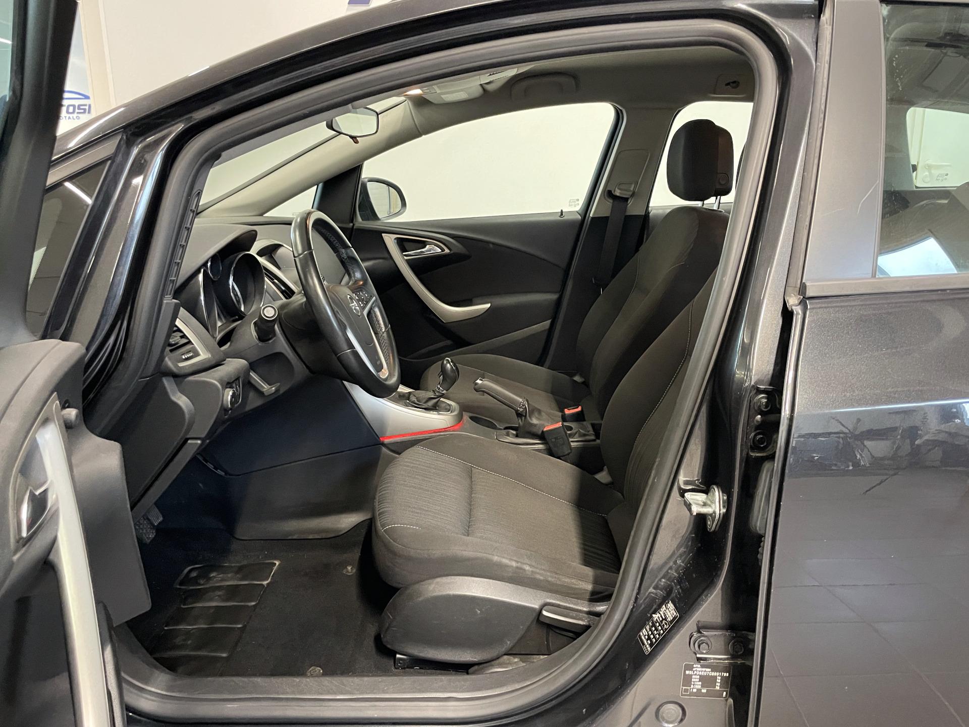 OPEL Astra 2012