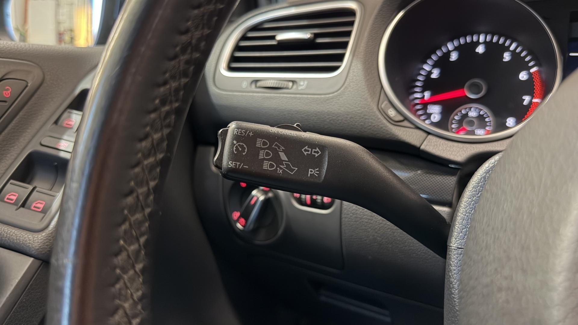 VOLKSWAGEN Golf 2012