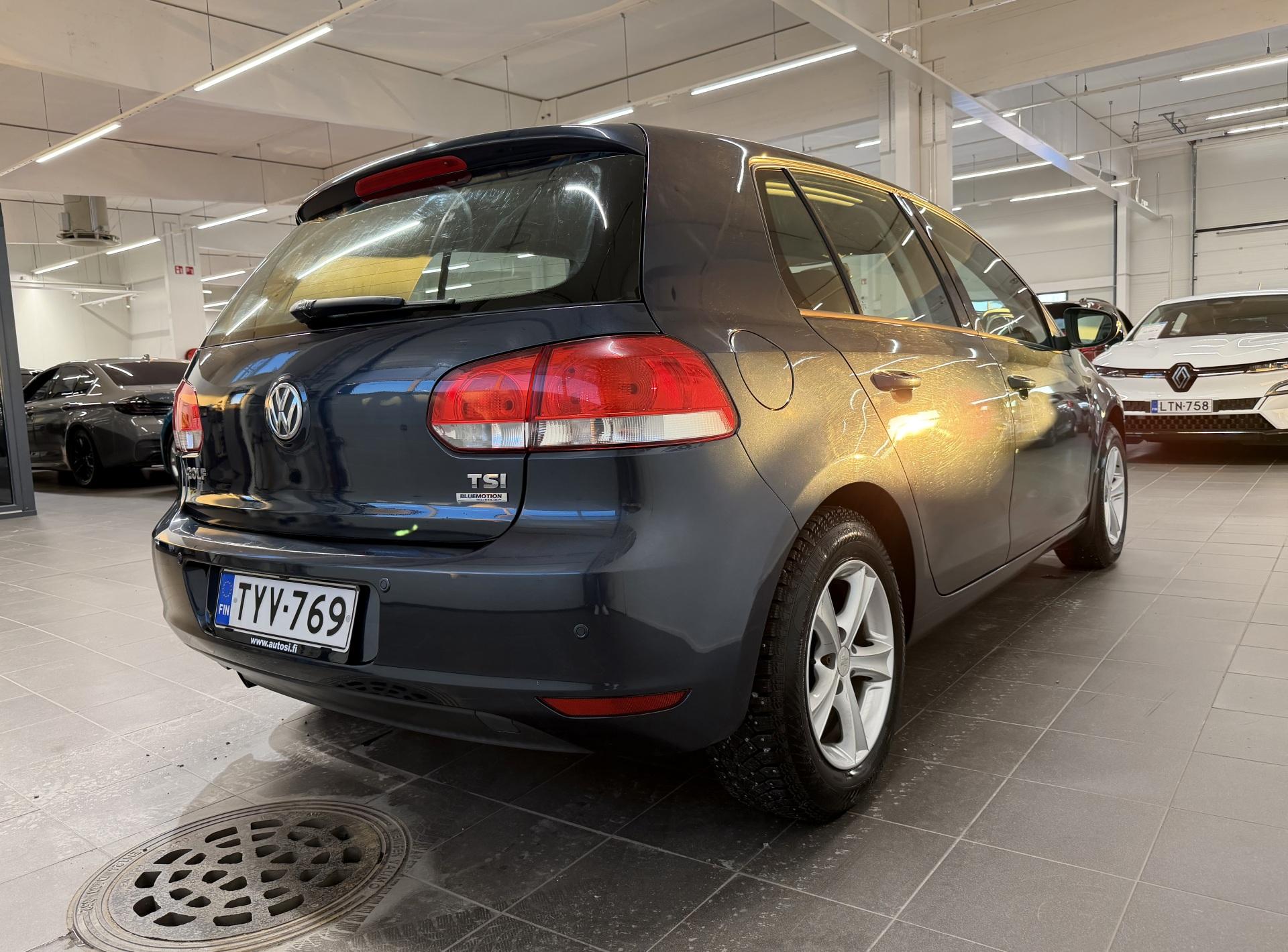 VOLKSWAGEN Golf 2012