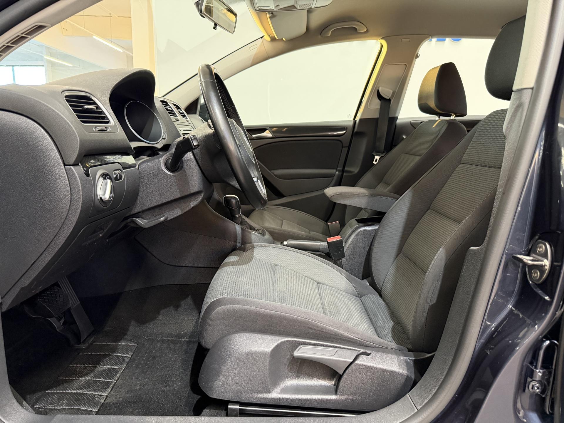 VOLKSWAGEN Golf 2012