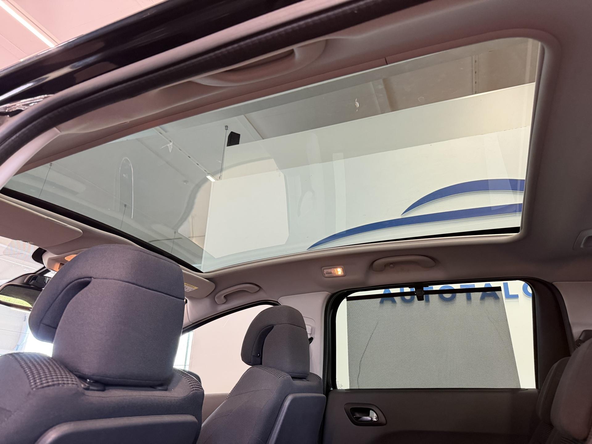 PEUGEOT 5008 10