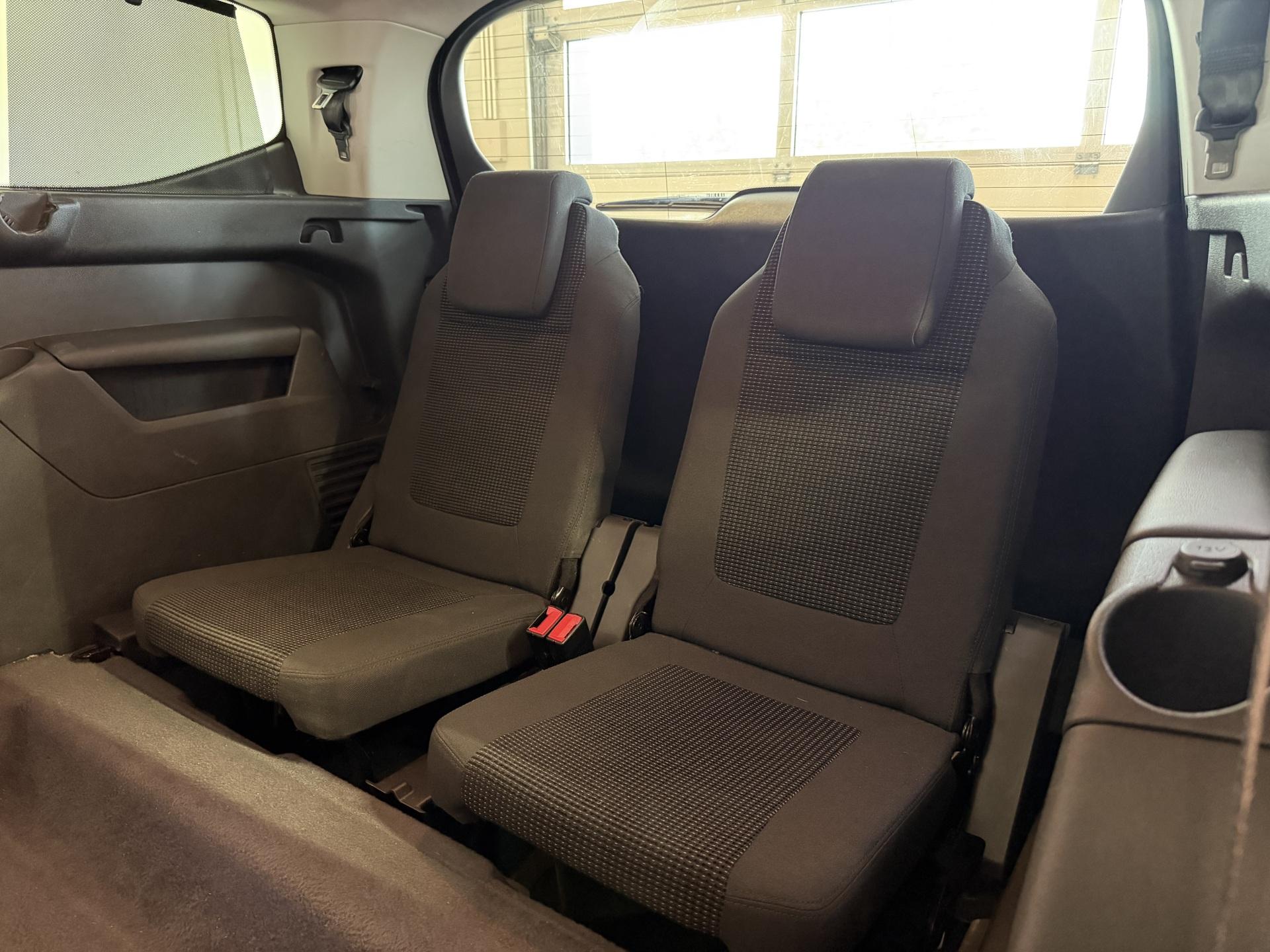 PEUGEOT 5008 11