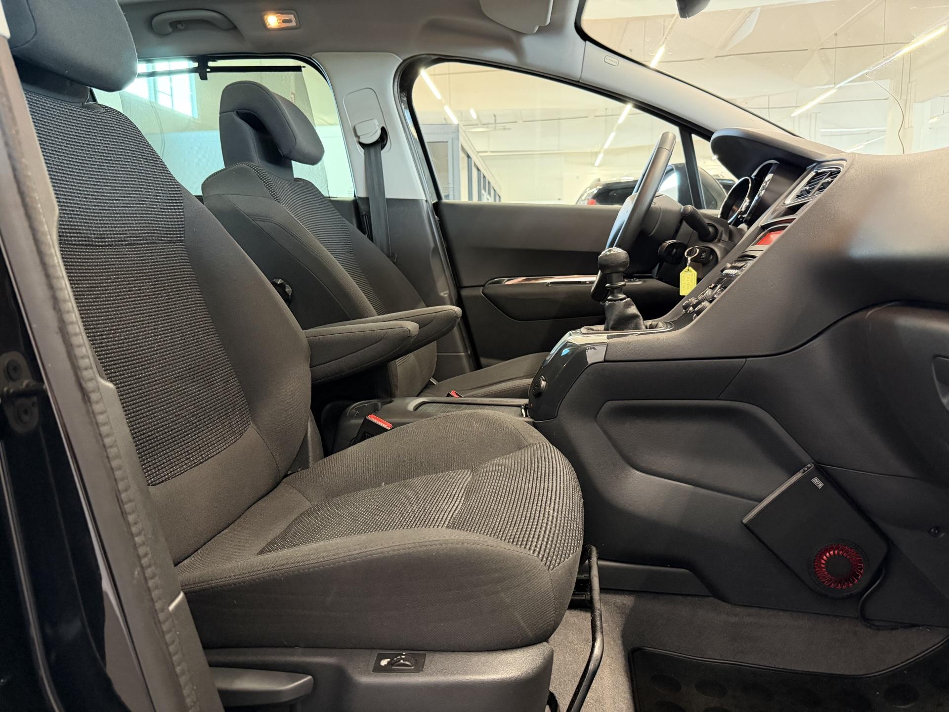 PEUGEOT 5008 15