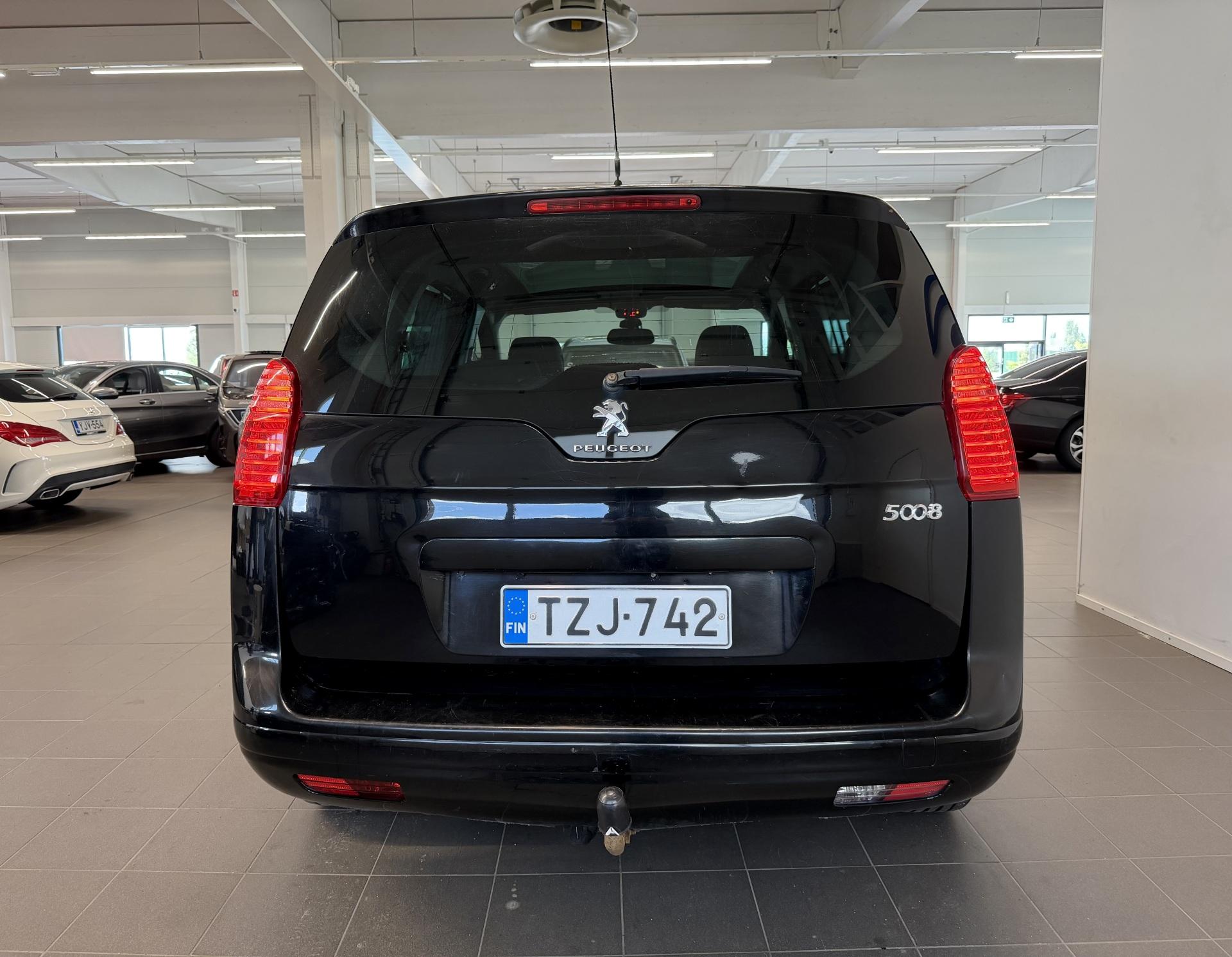 PEUGEOT 5008 4