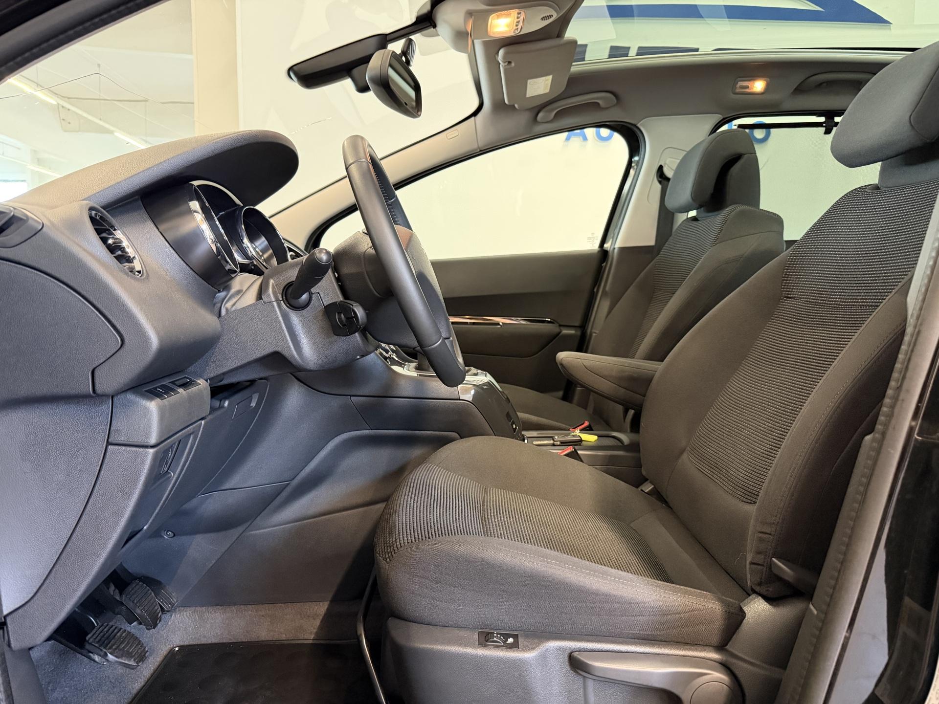 PEUGEOT 5008 7