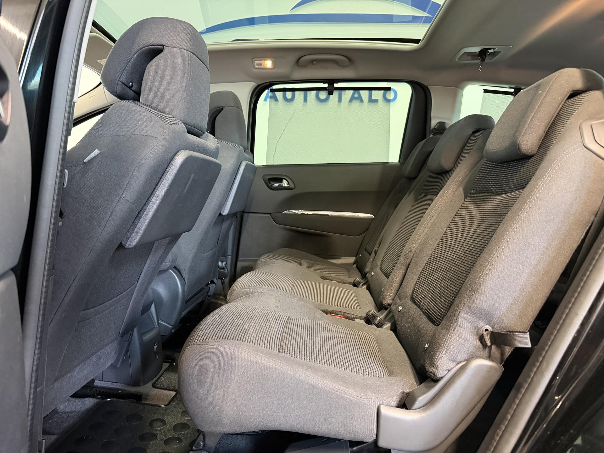 PEUGEOT 5008 8