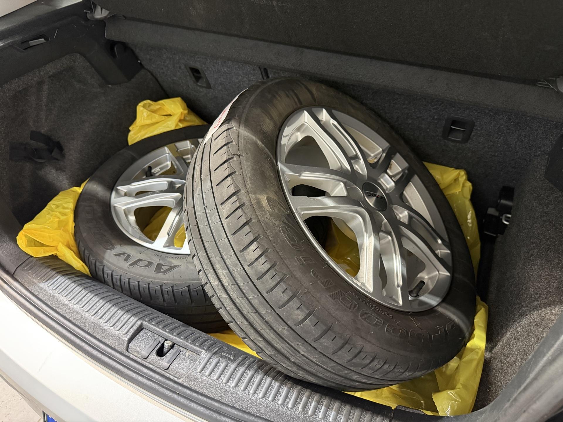 VOLKSWAGEN Polo 2014