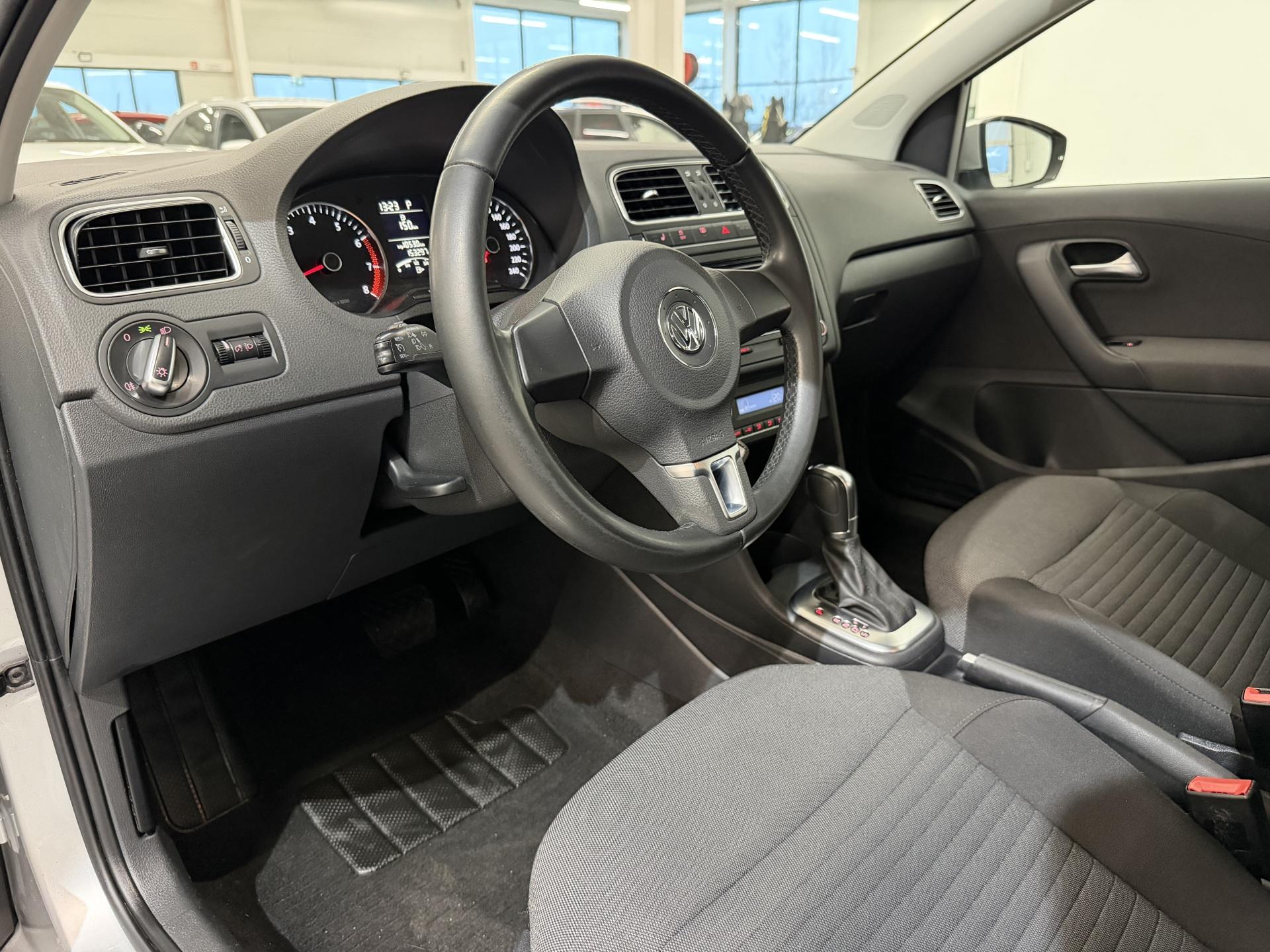 VOLKSWAGEN Polo 2014