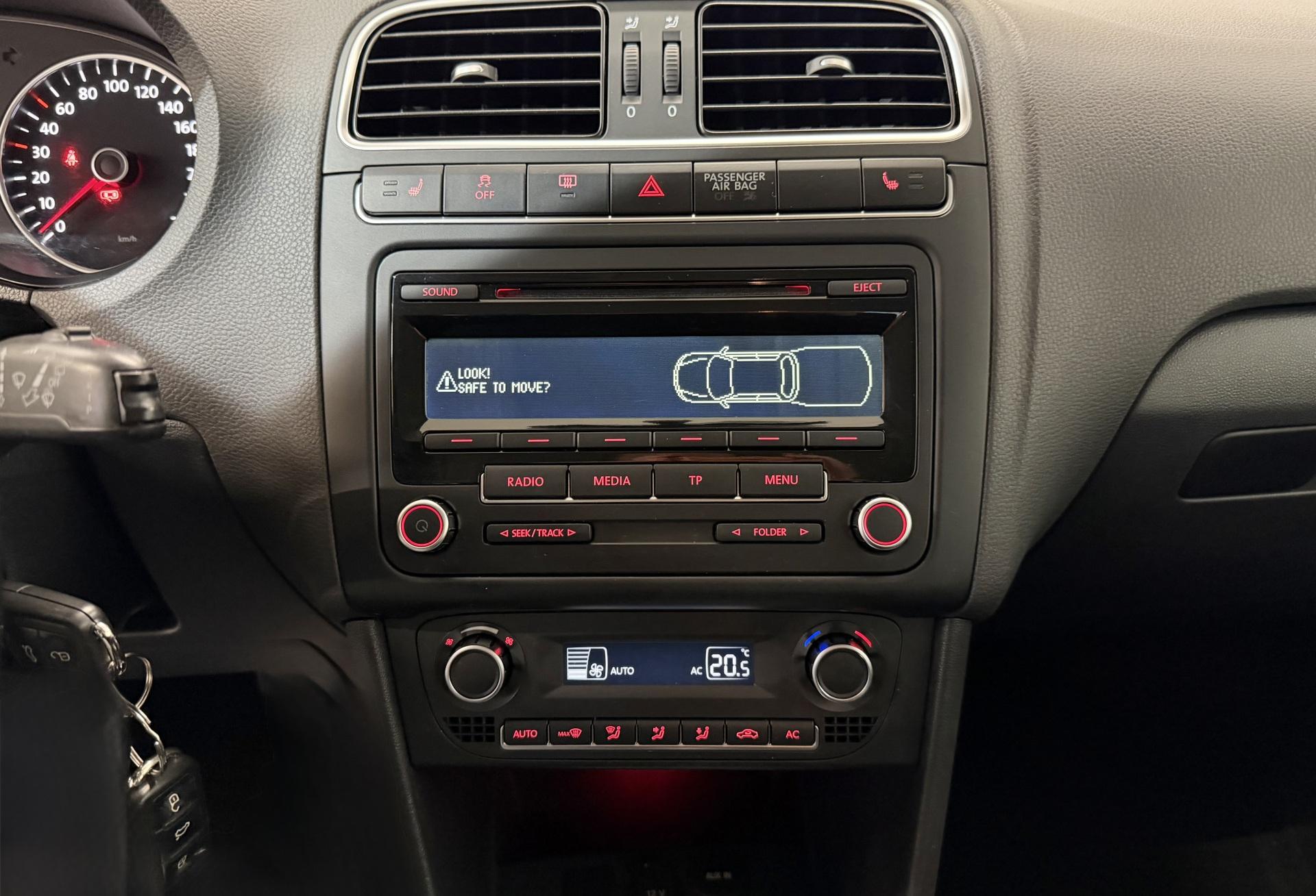 VOLKSWAGEN Polo 2014