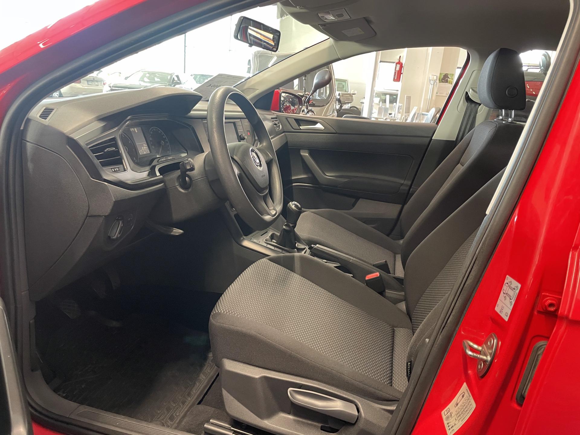 VOLKSWAGEN Polo 7