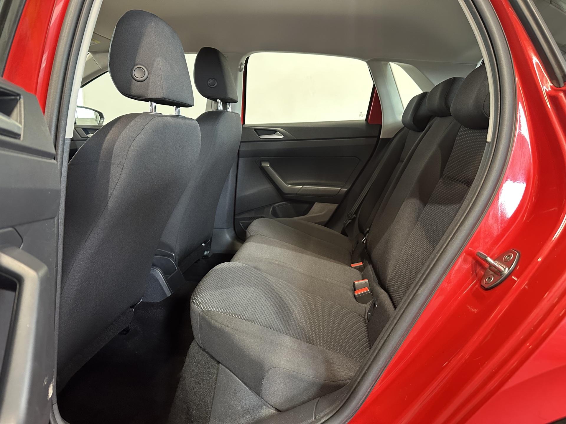 VOLKSWAGEN Polo 8