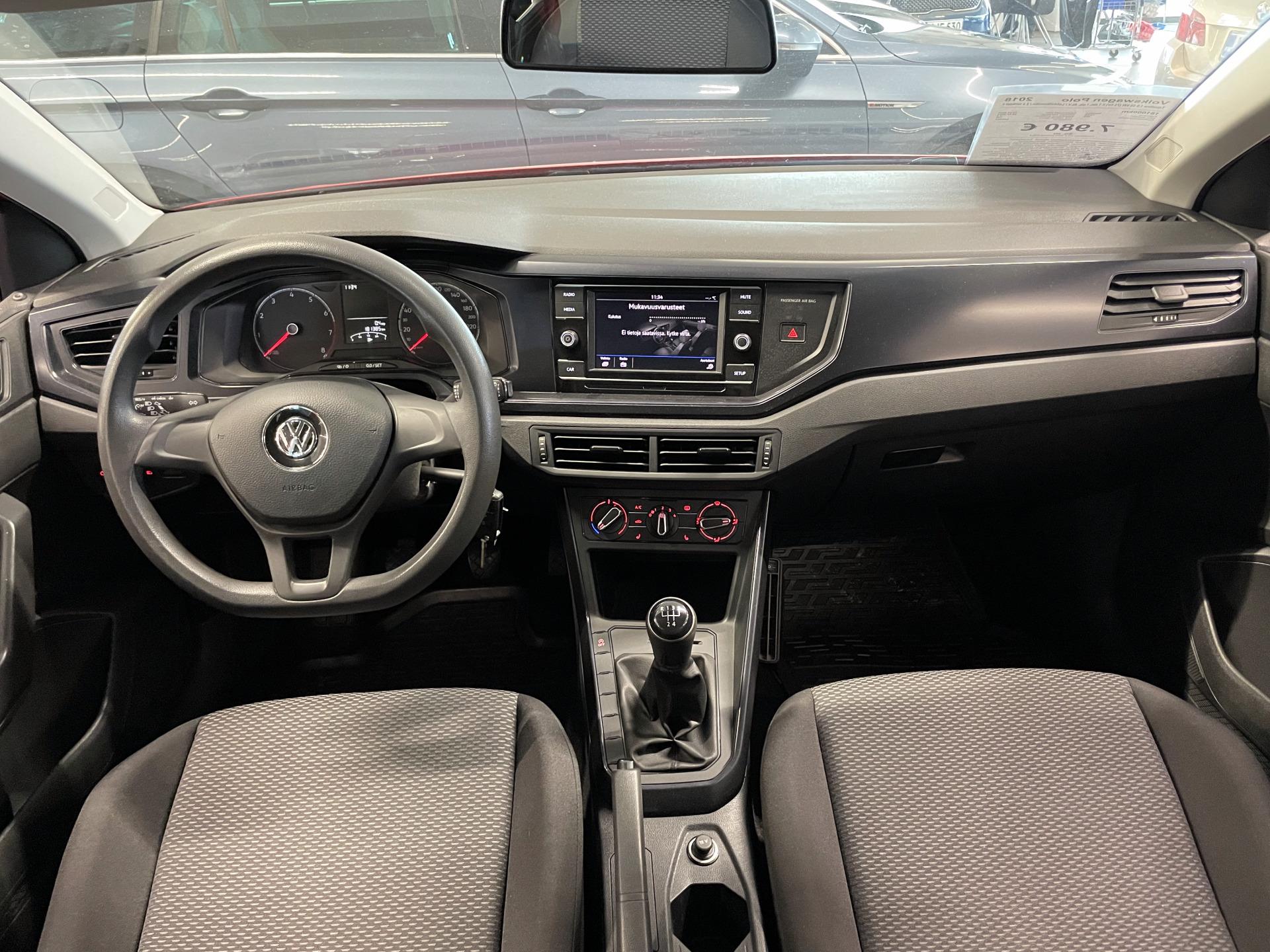 VOLKSWAGEN Polo 9