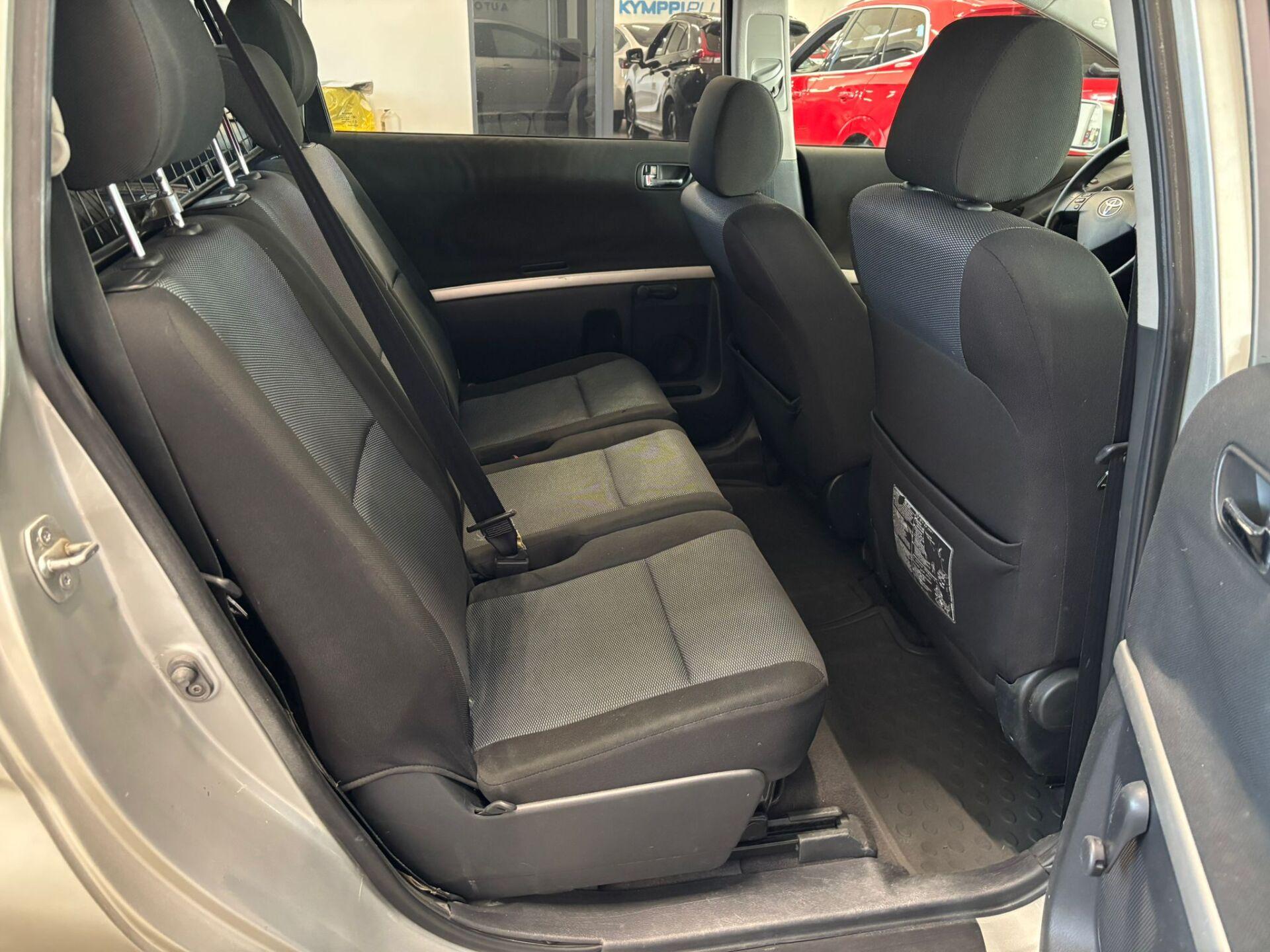 TOYOTA Corolla Verso 2004