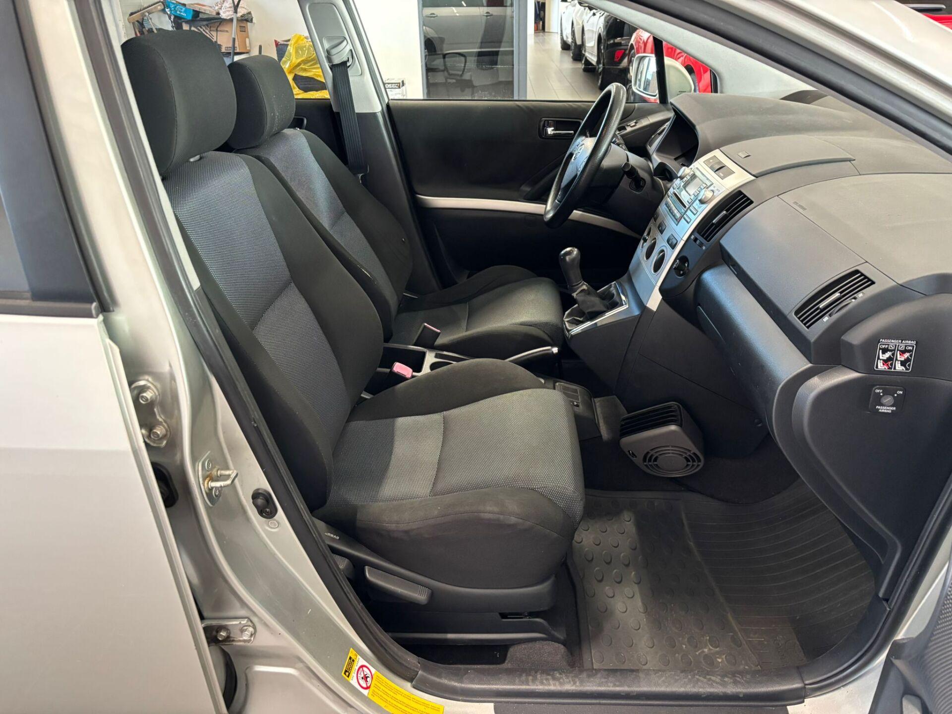 TOYOTA Corolla Verso 2004