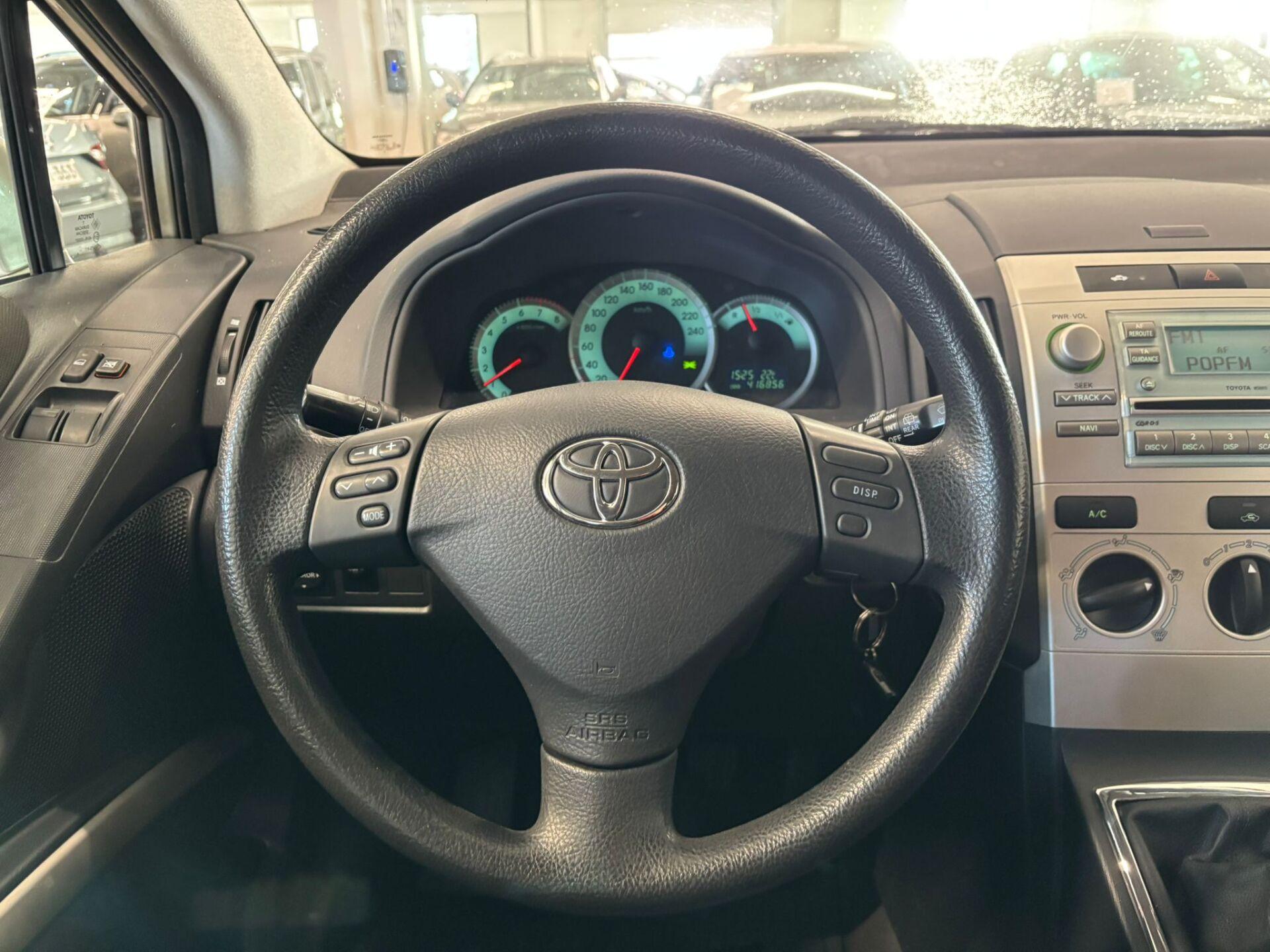 TOYOTA Corolla Verso 2004
