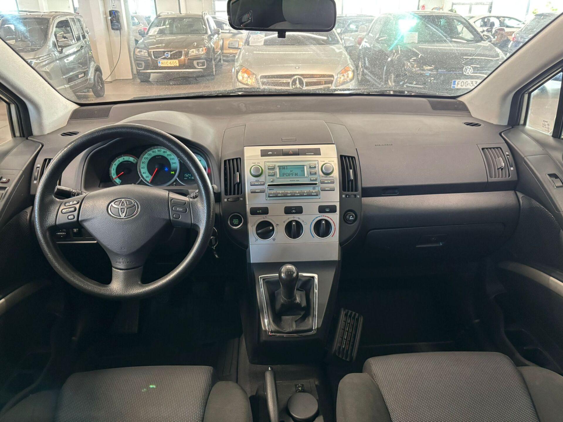 TOYOTA Corolla Verso 2004
