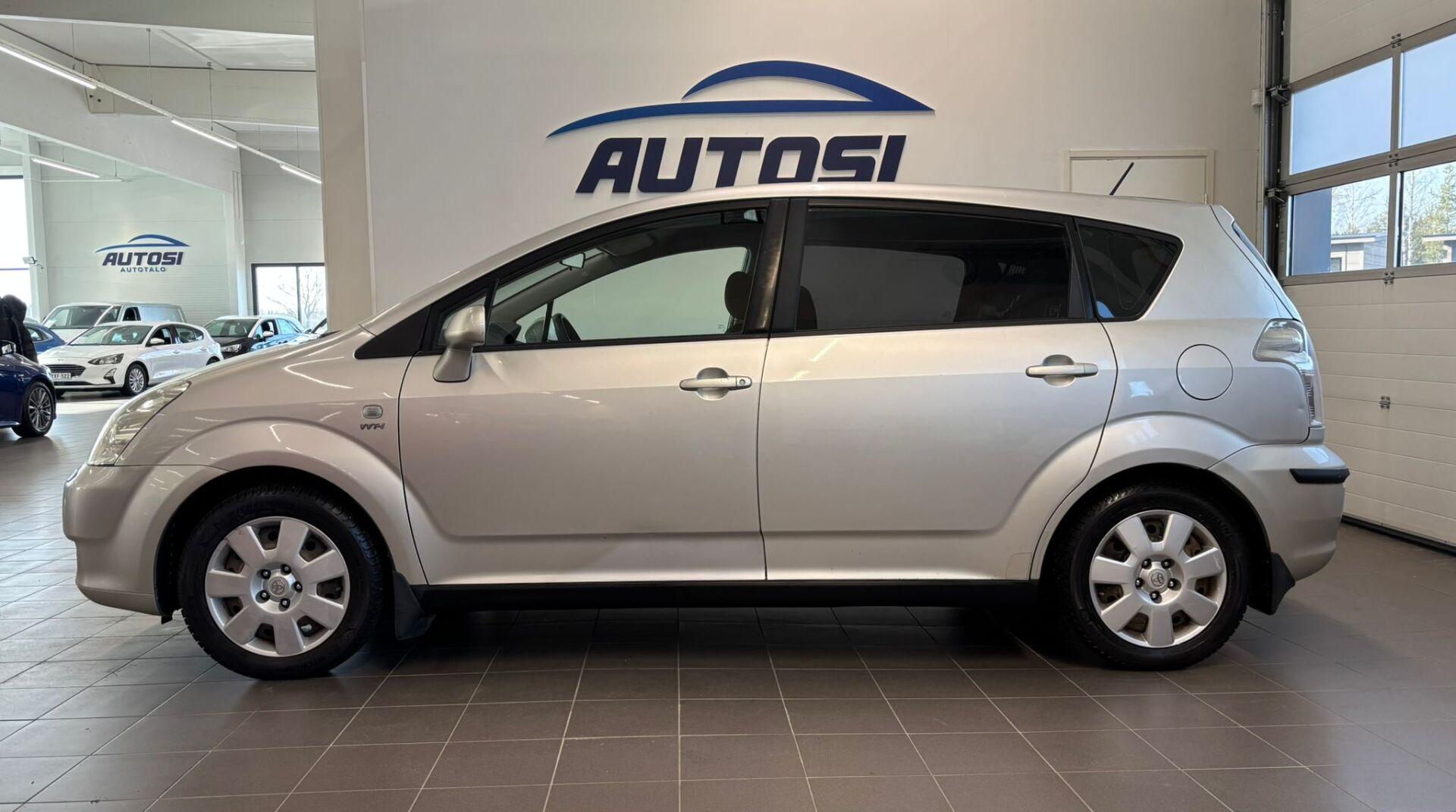 TOYOTA Corolla Verso 2004