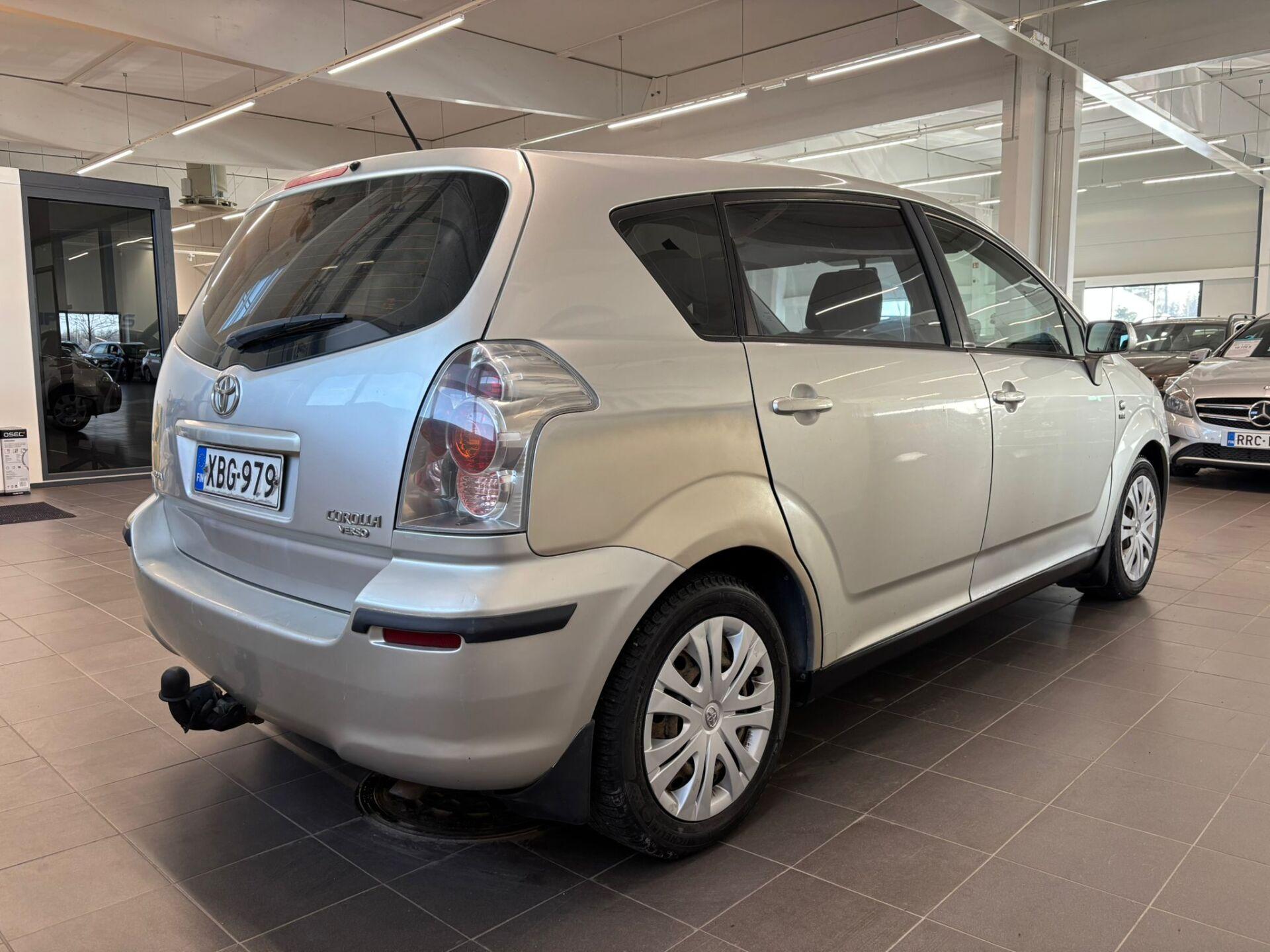 TOYOTA Corolla Verso 2004