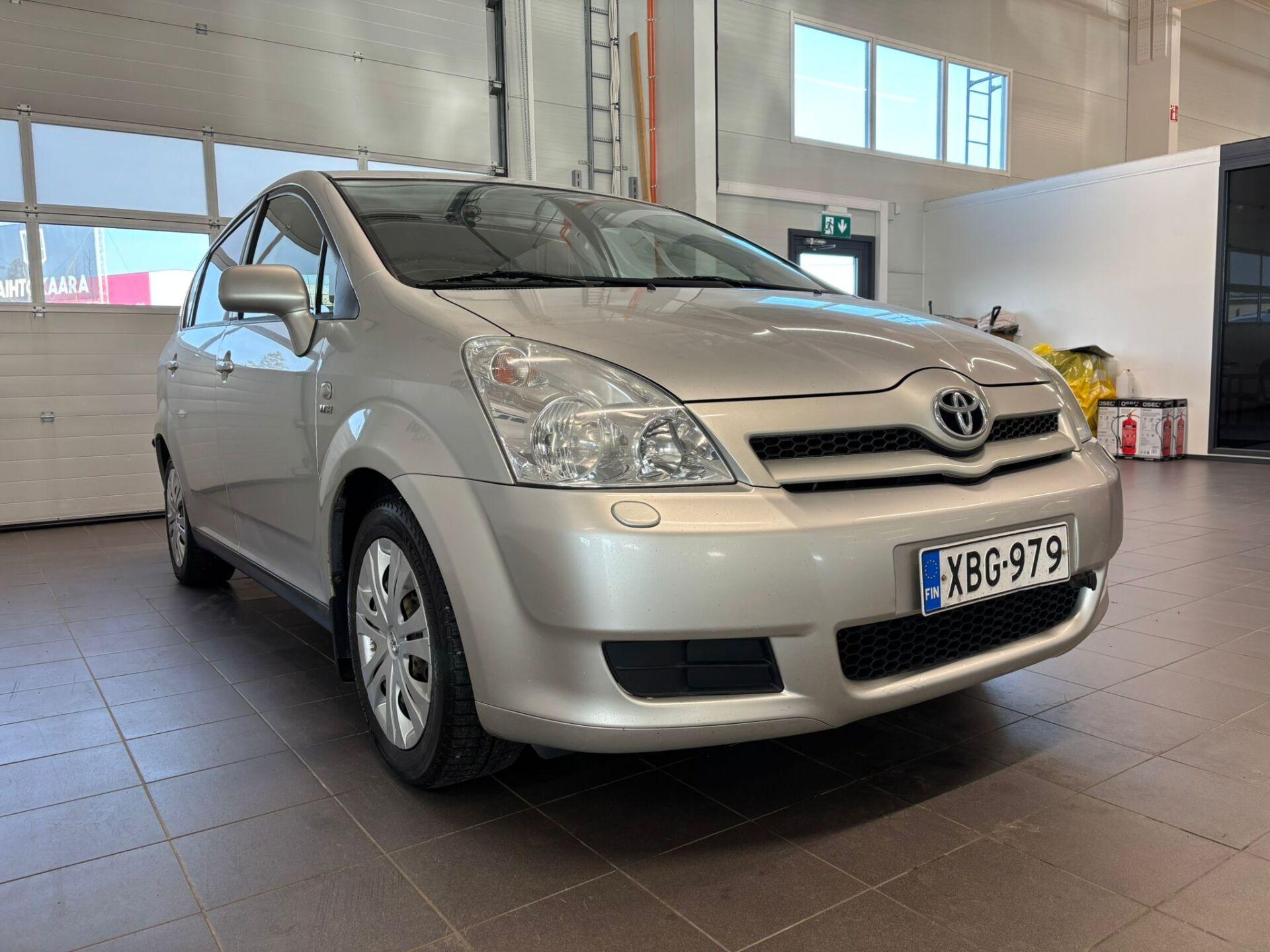 TOYOTA Corolla Verso 2004