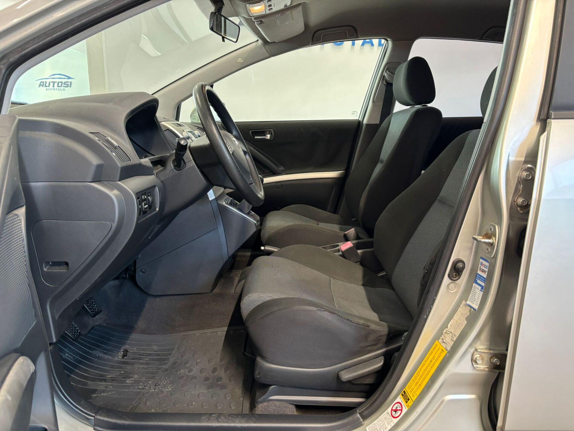 TOYOTA Corolla Verso 2004