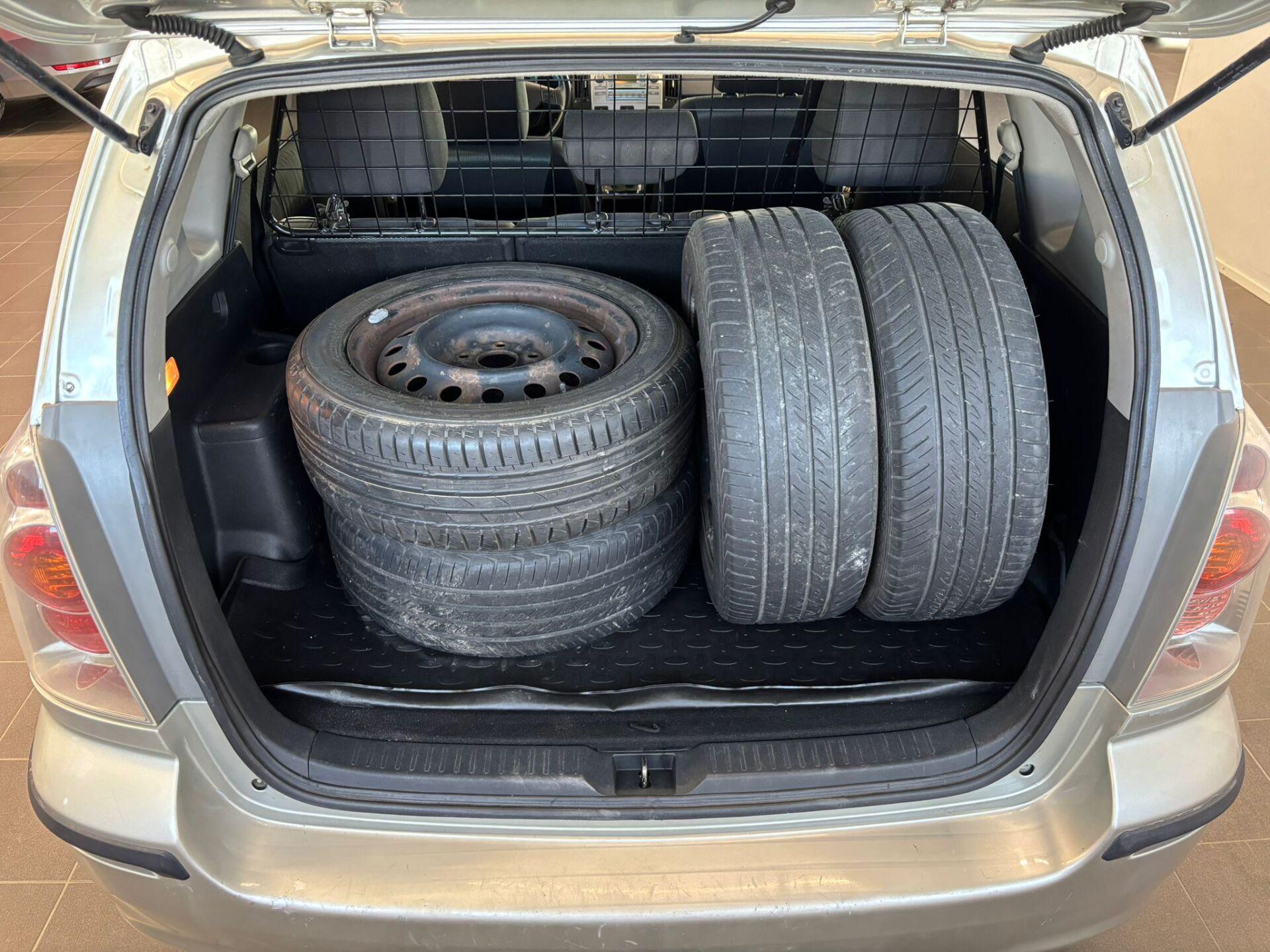 TOYOTA Corolla Verso 2004