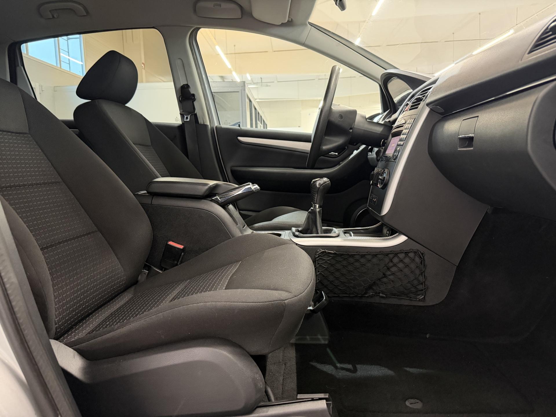 MERCEDES-BENZ B 2010