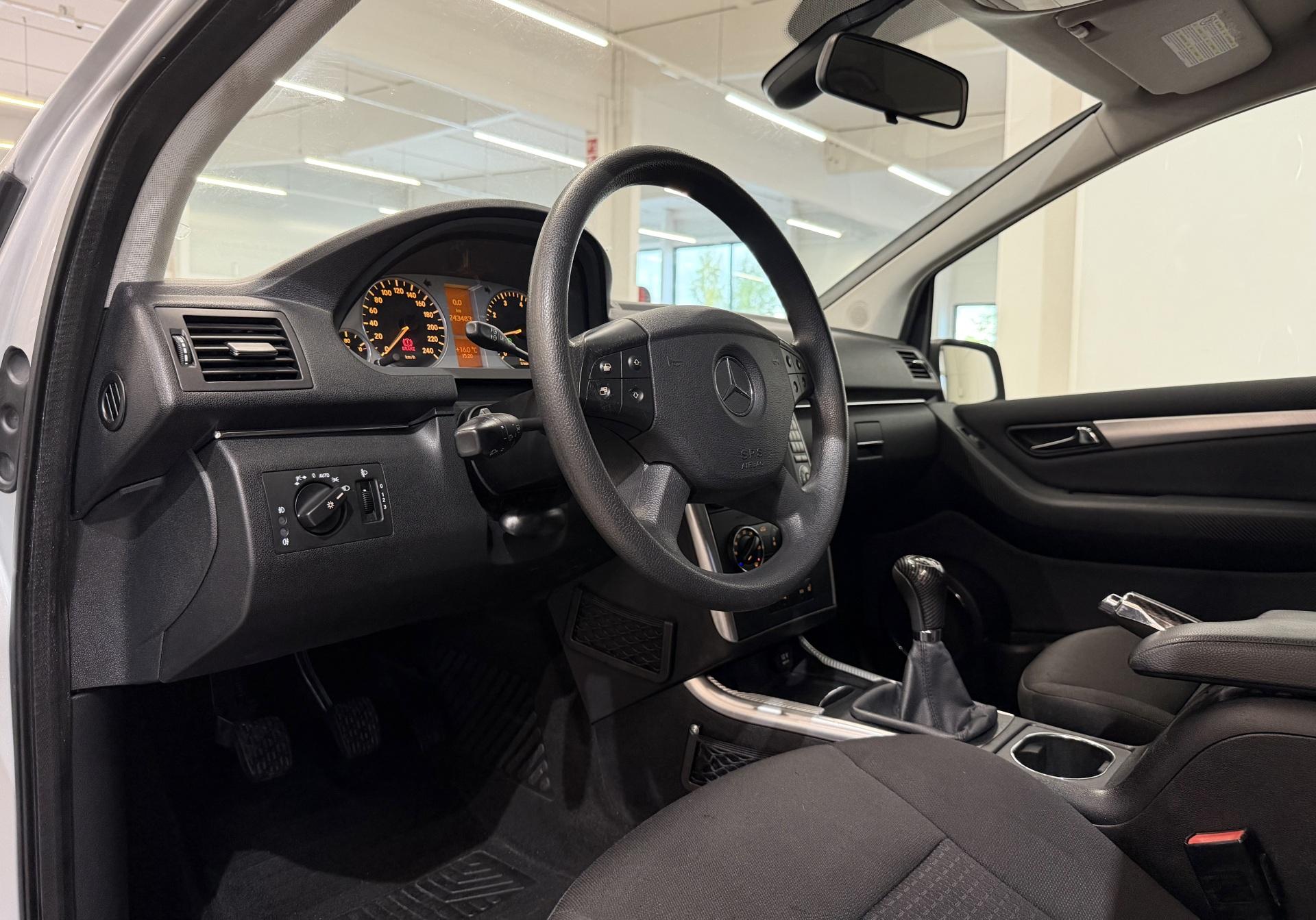 MERCEDES-BENZ B 2010