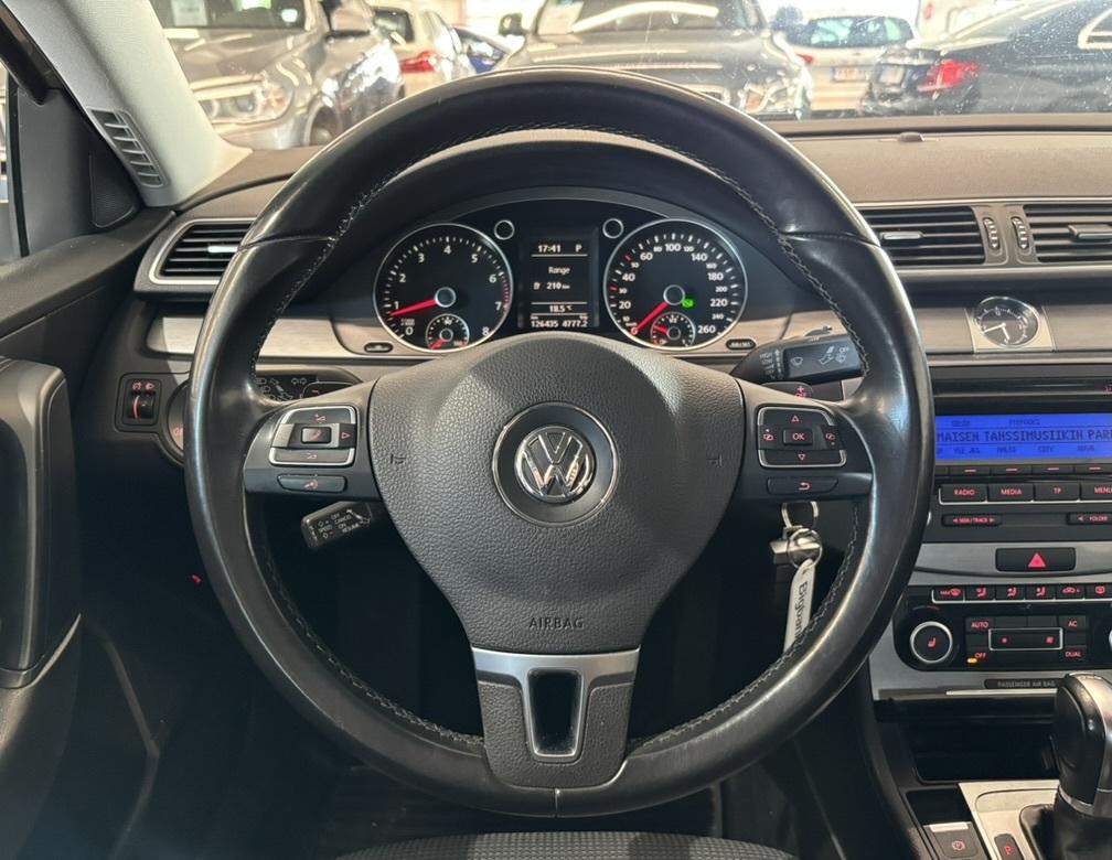 VOLKSWAGEN Passat 2011