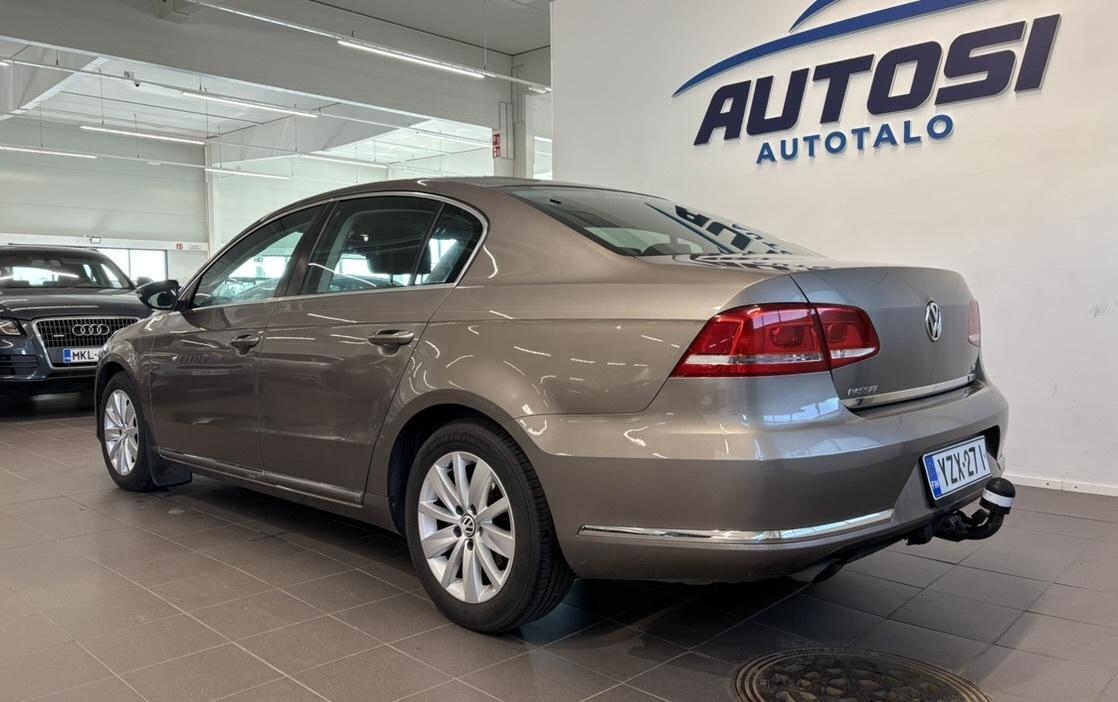 VOLKSWAGEN Passat 2011