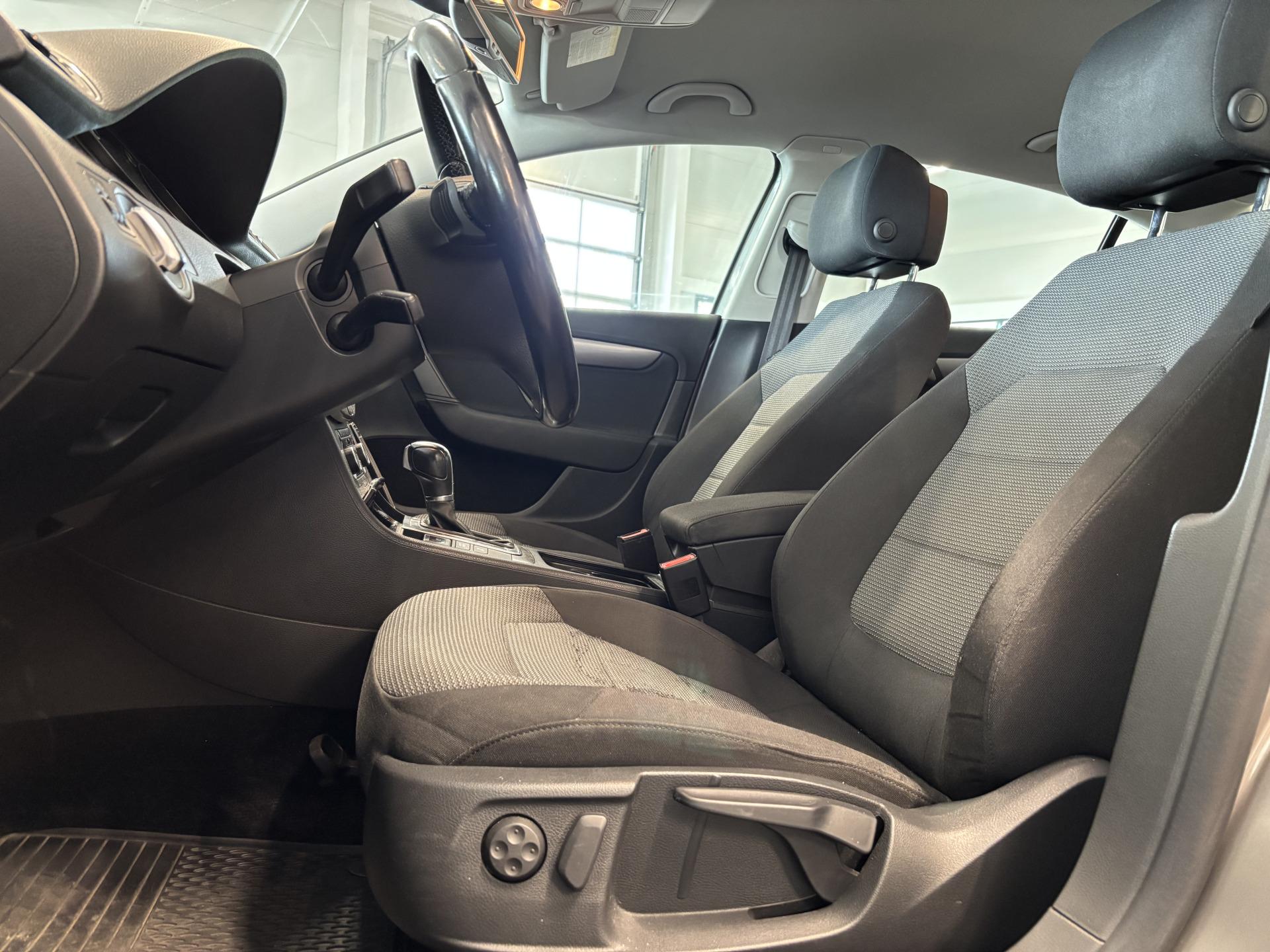VOLKSWAGEN Passat 2011