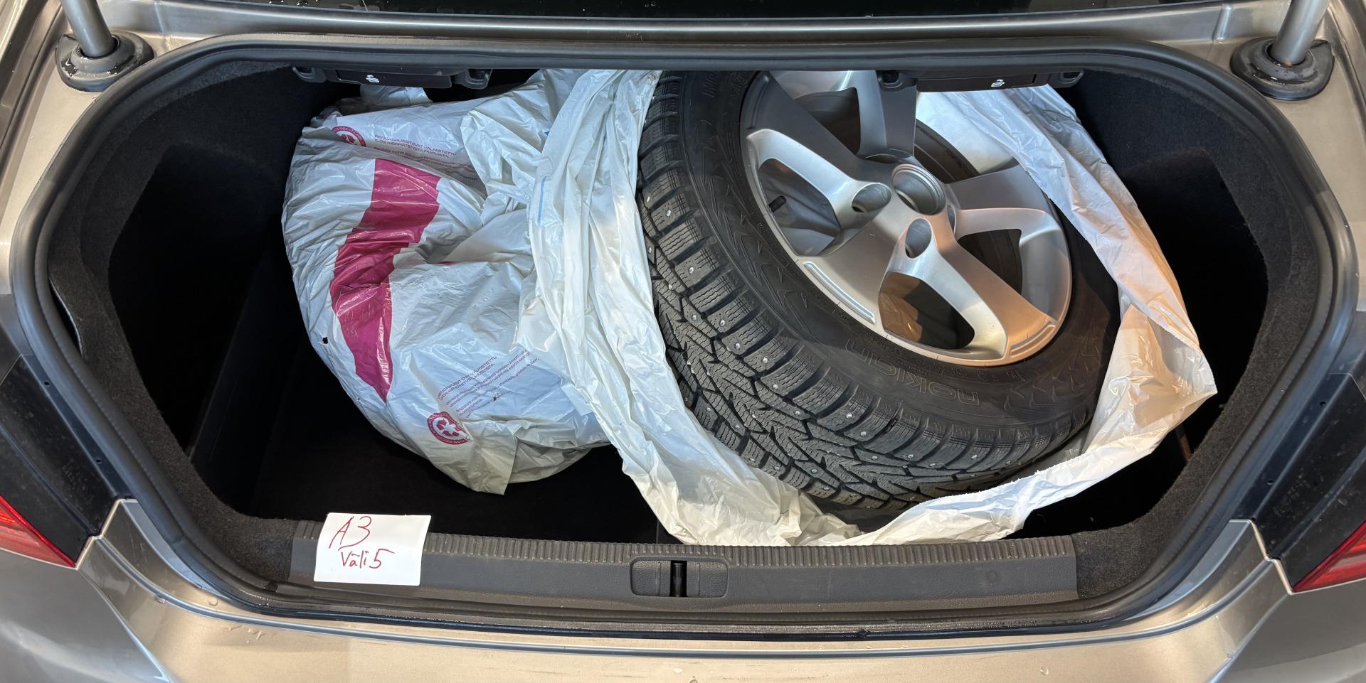 VOLKSWAGEN Passat 2011