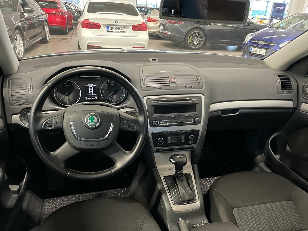 SKODA Octavia 2012