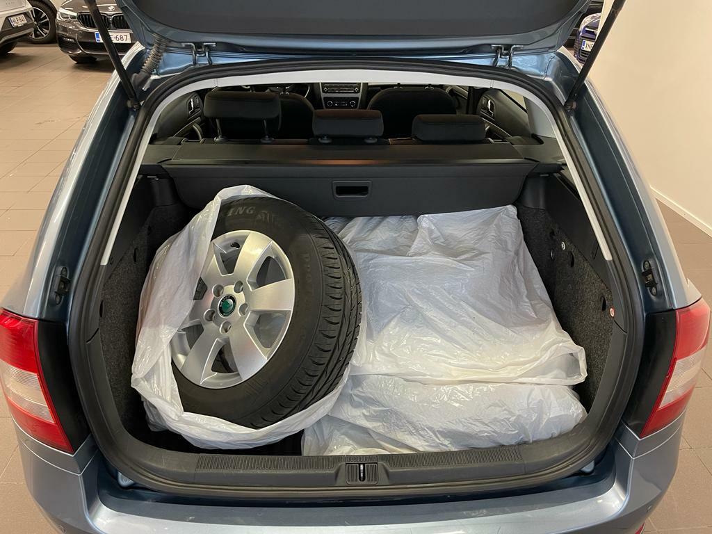 SKODA Octavia 2012