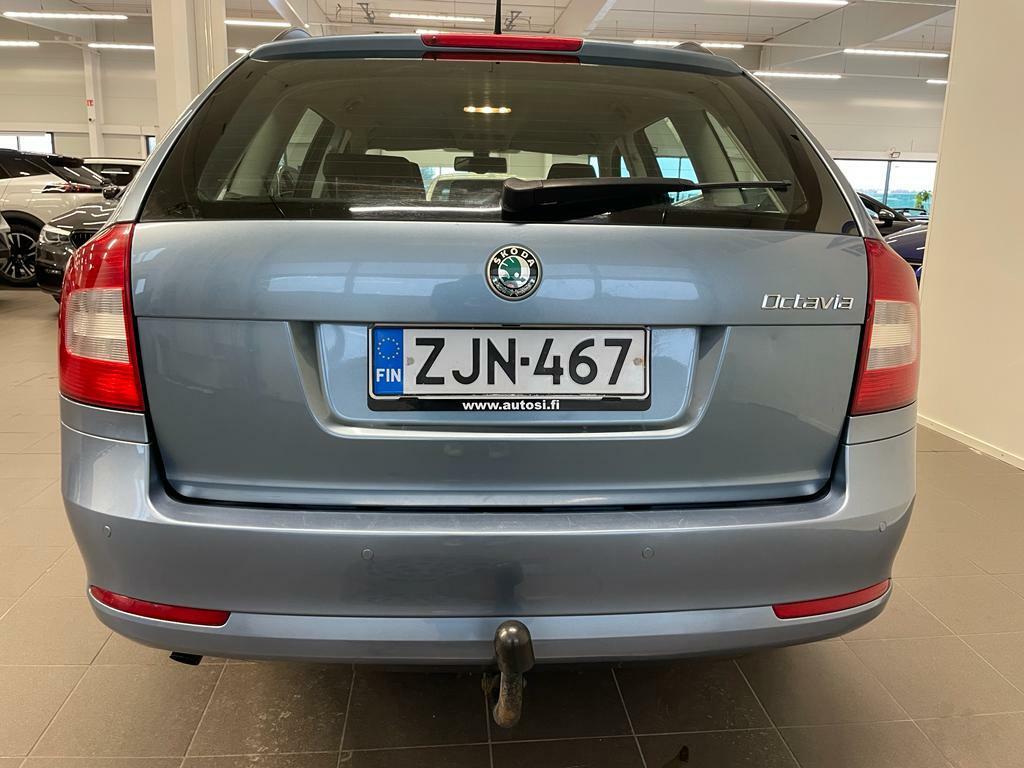 SKODA Octavia 2012