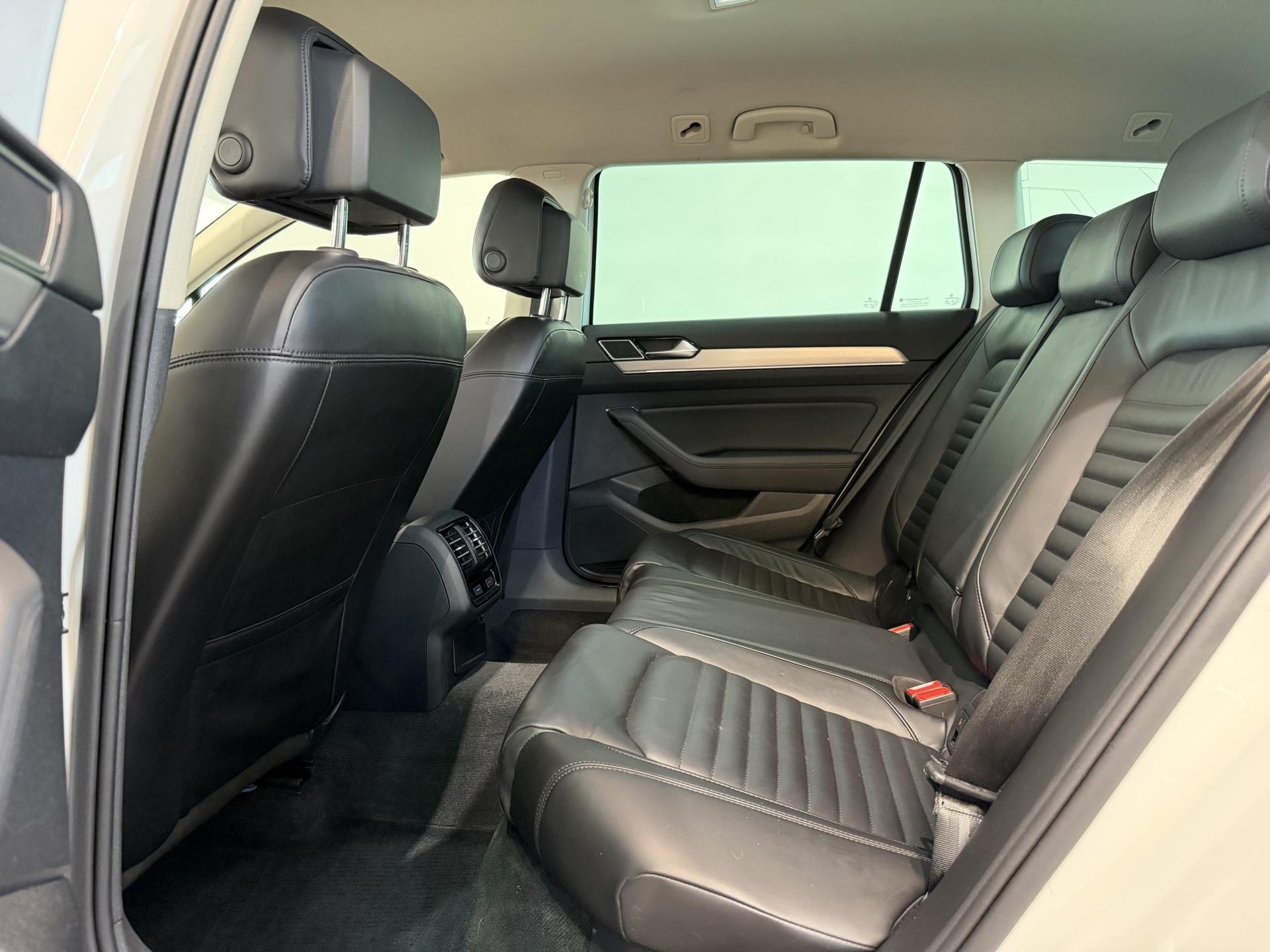 VOLKSWAGEN Passat 10
