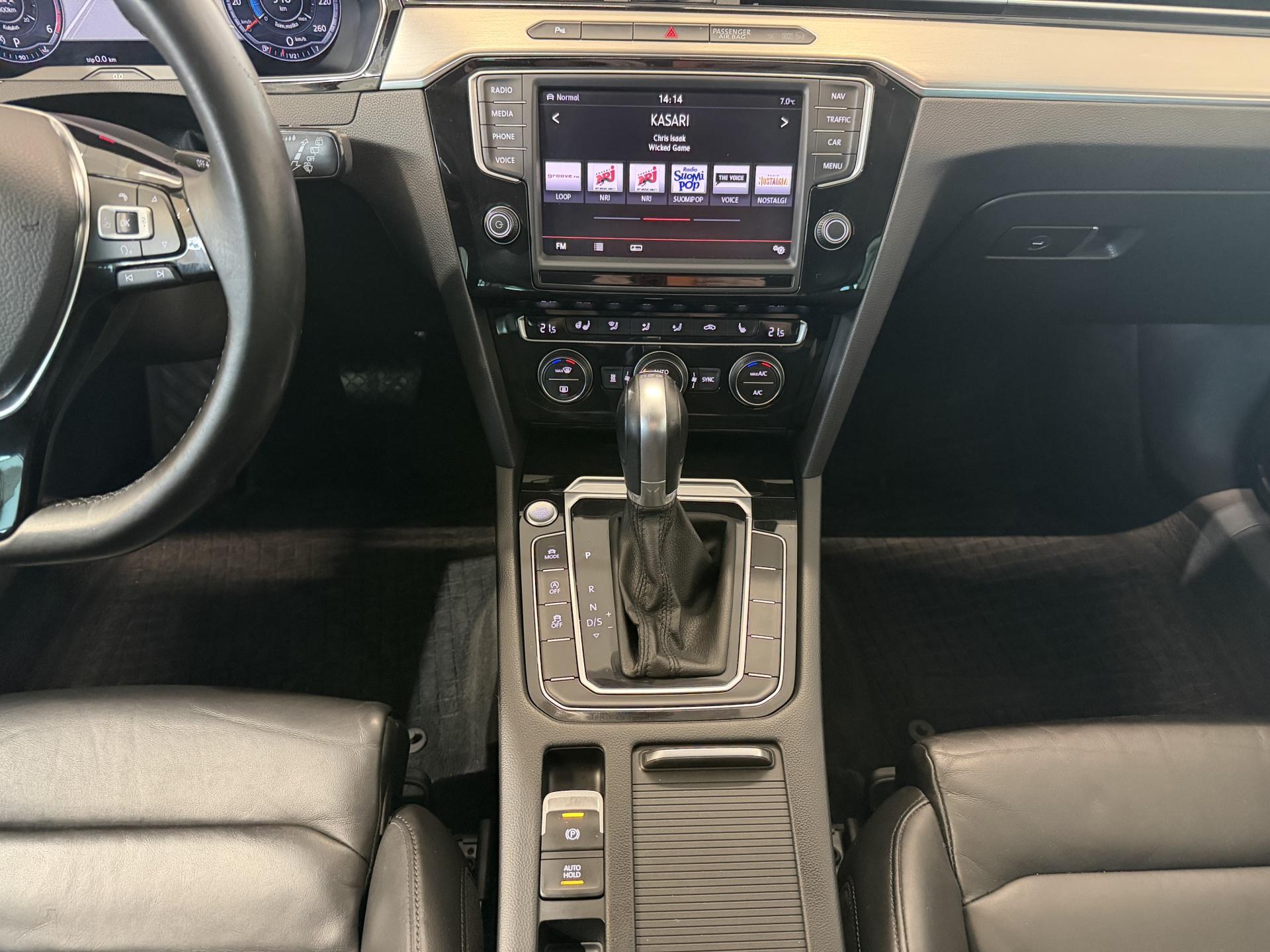 VOLKSWAGEN Passat 13
