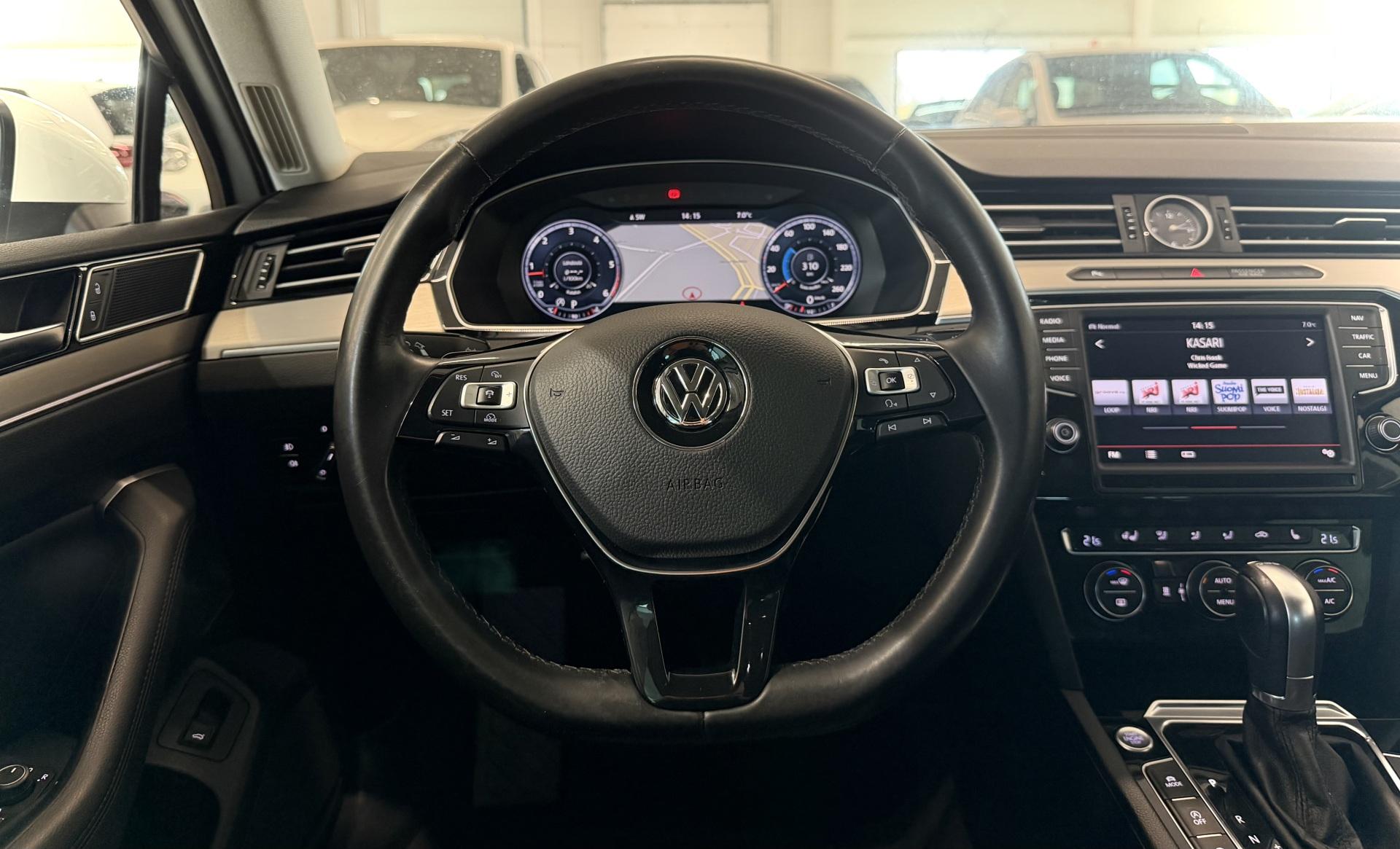 VOLKSWAGEN Passat 9