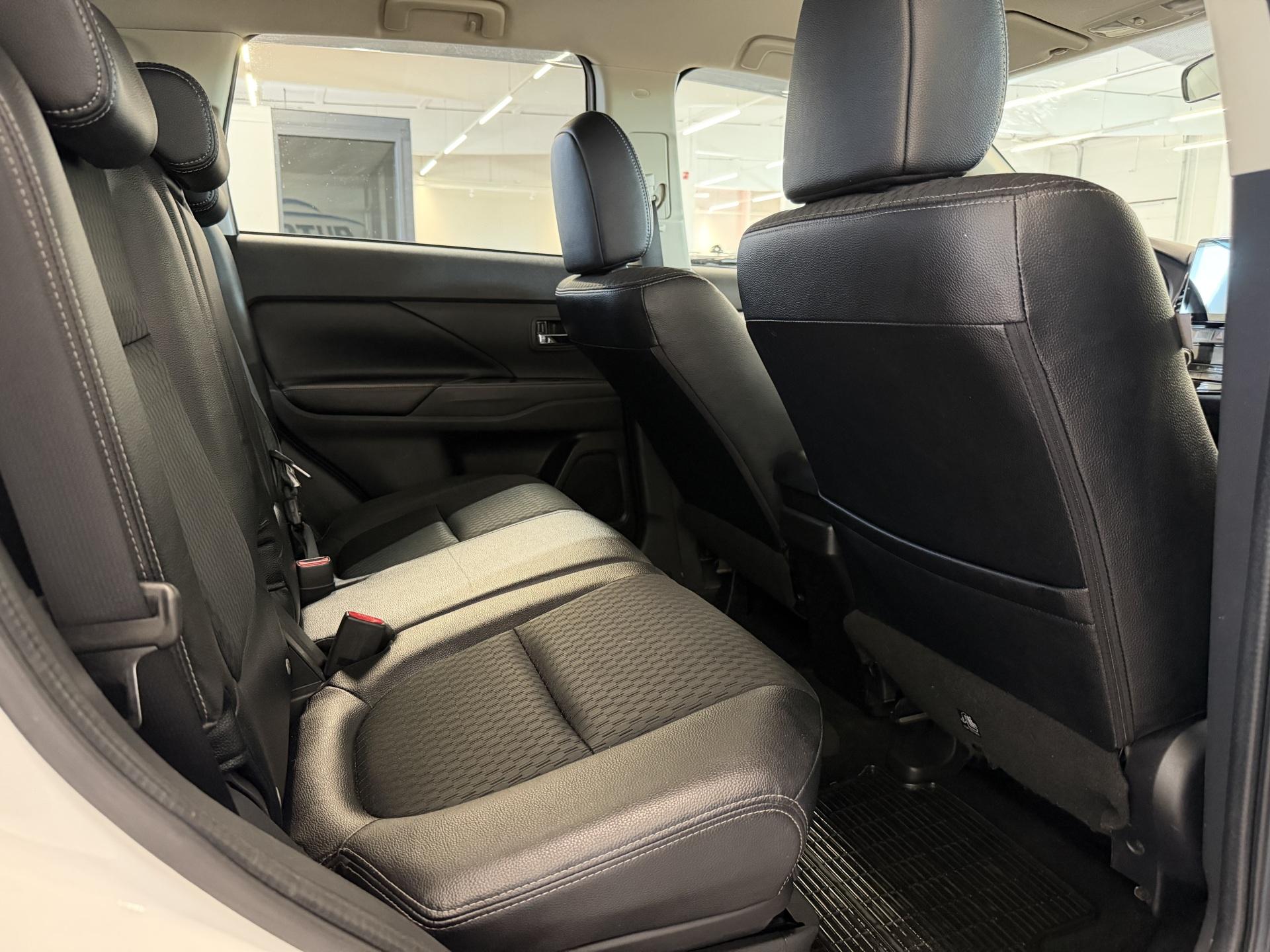 MITSUBISHI Outlander PHEV 2015