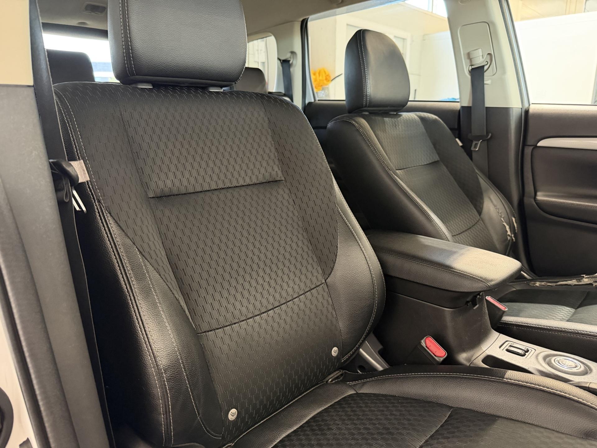MITSUBISHI Outlander PHEV 2015