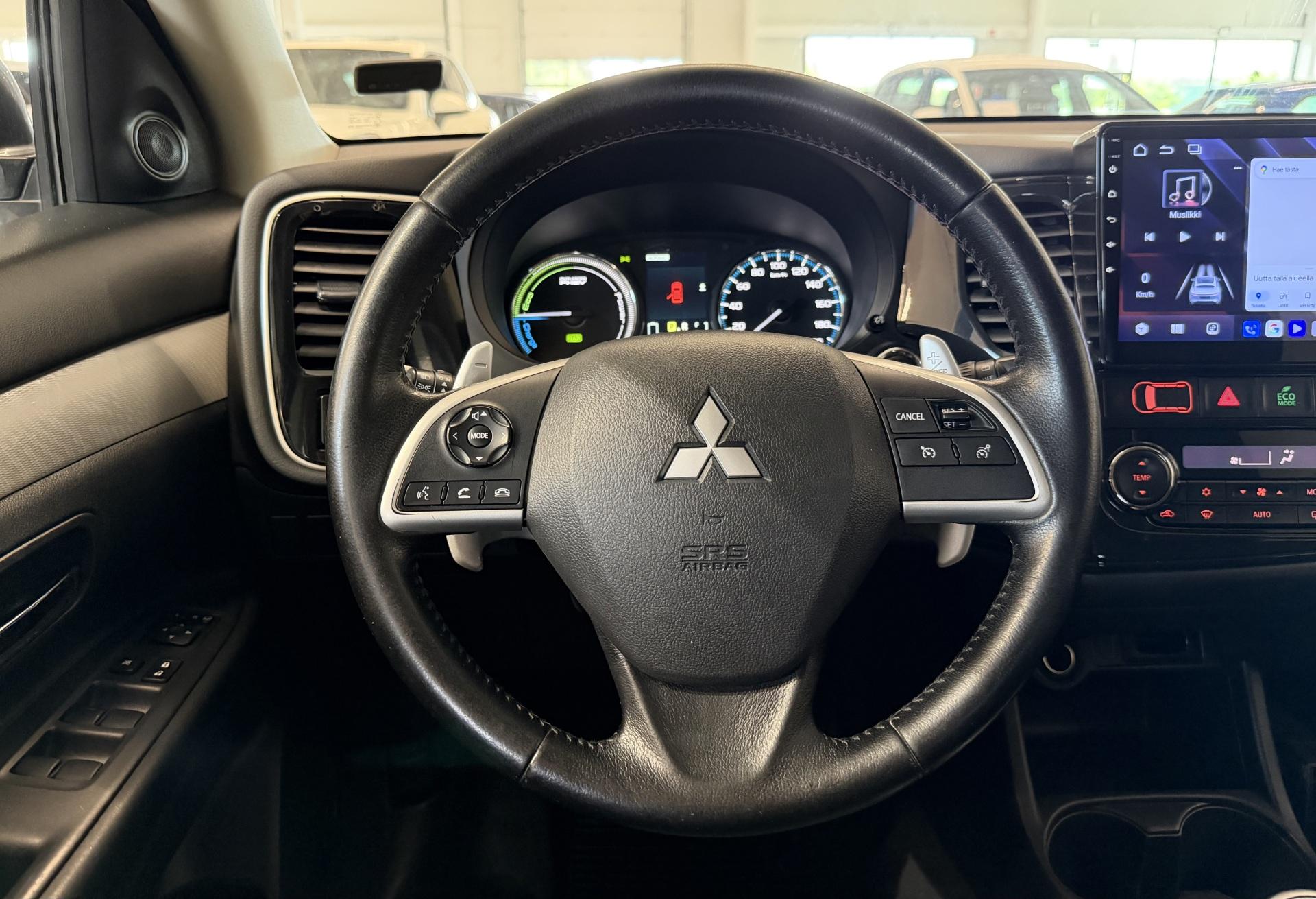 MITSUBISHI Outlander PHEV 2015