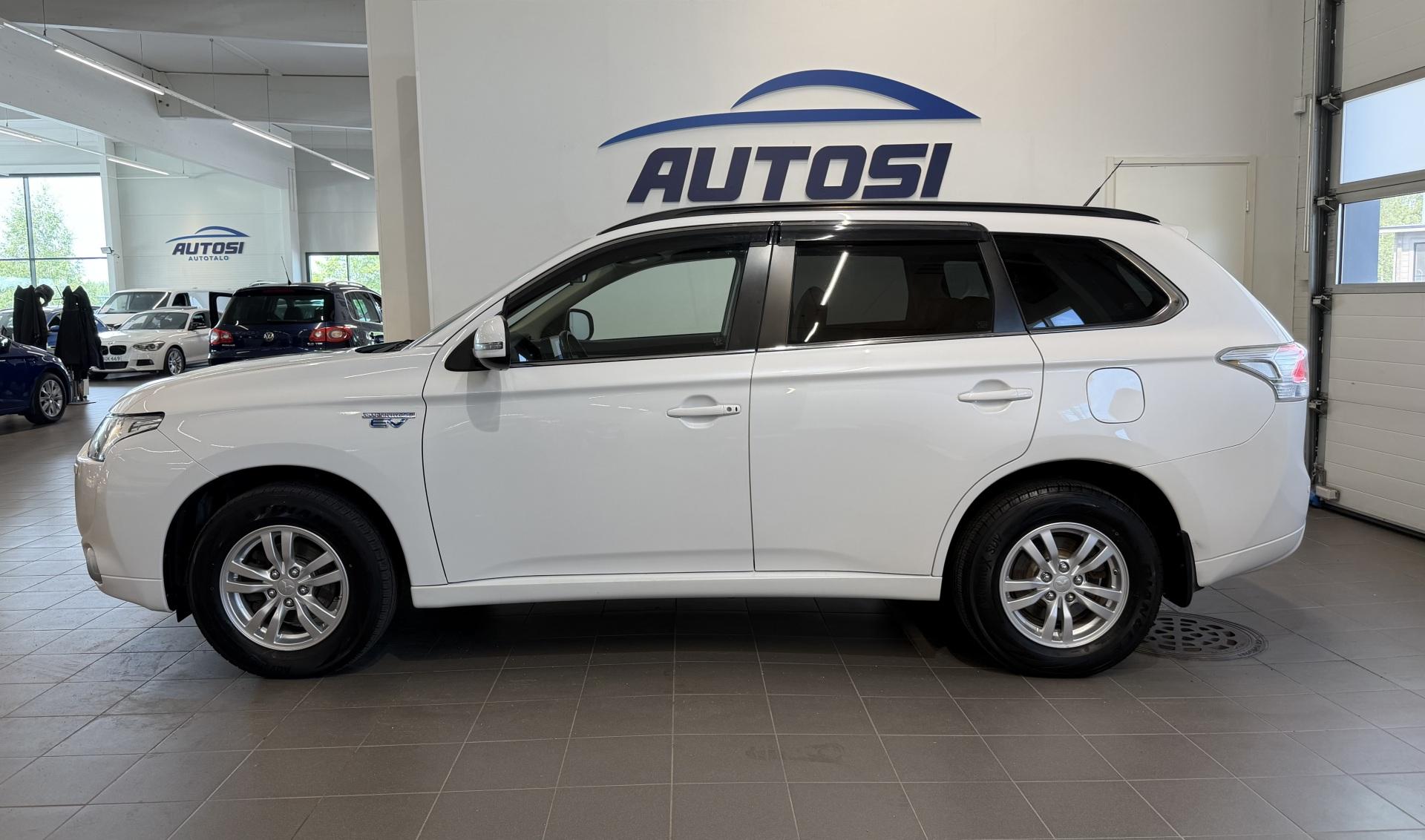 MITSUBISHI Outlander PHEV 2015