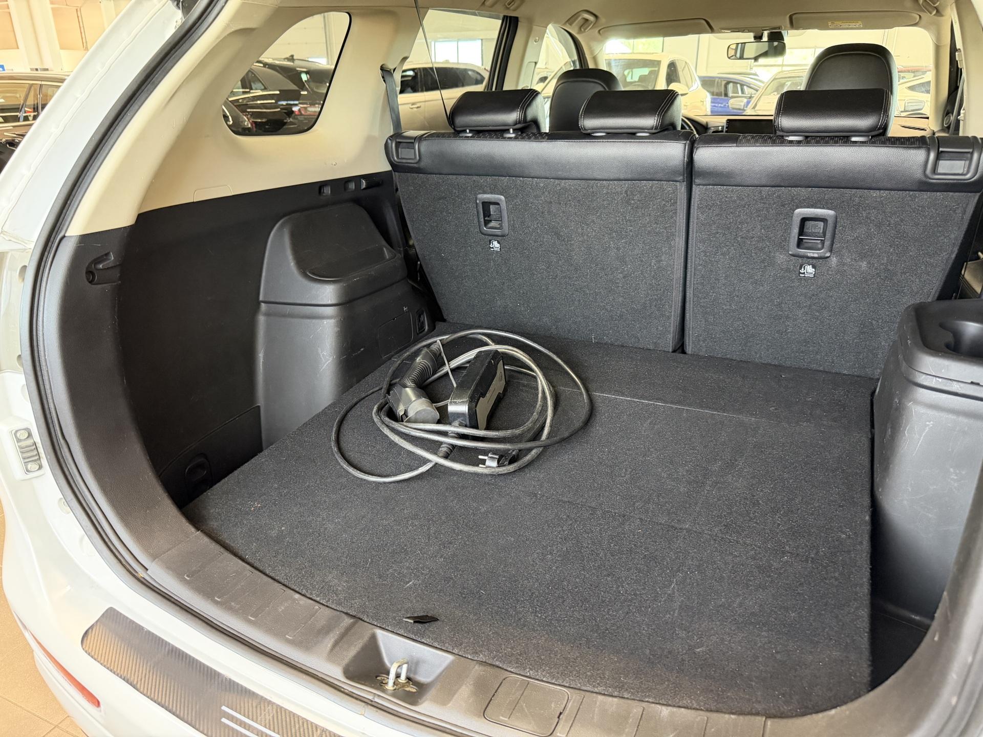 MITSUBISHI Outlander PHEV 2015
