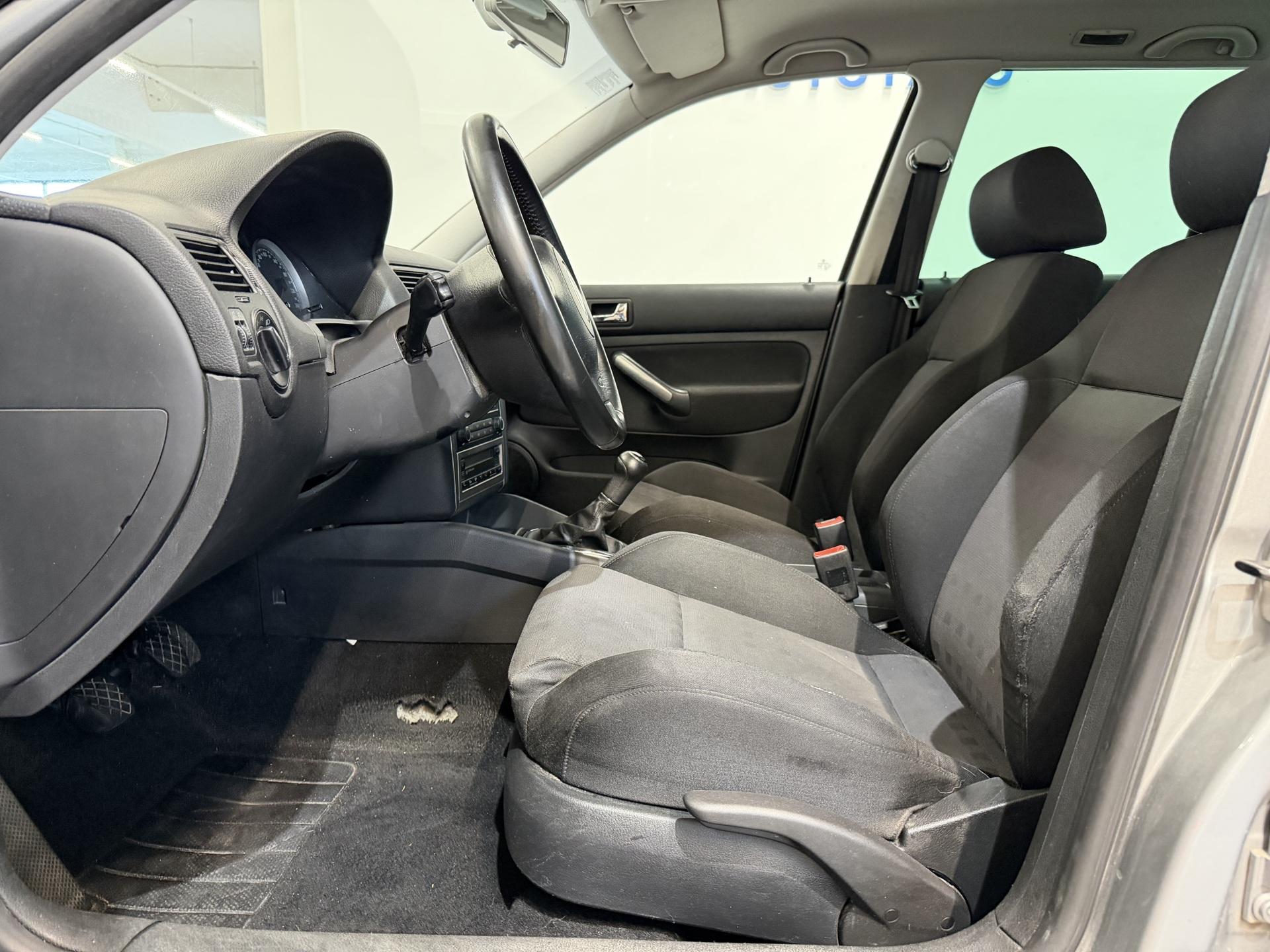 VOLKSWAGEN Golf 2006