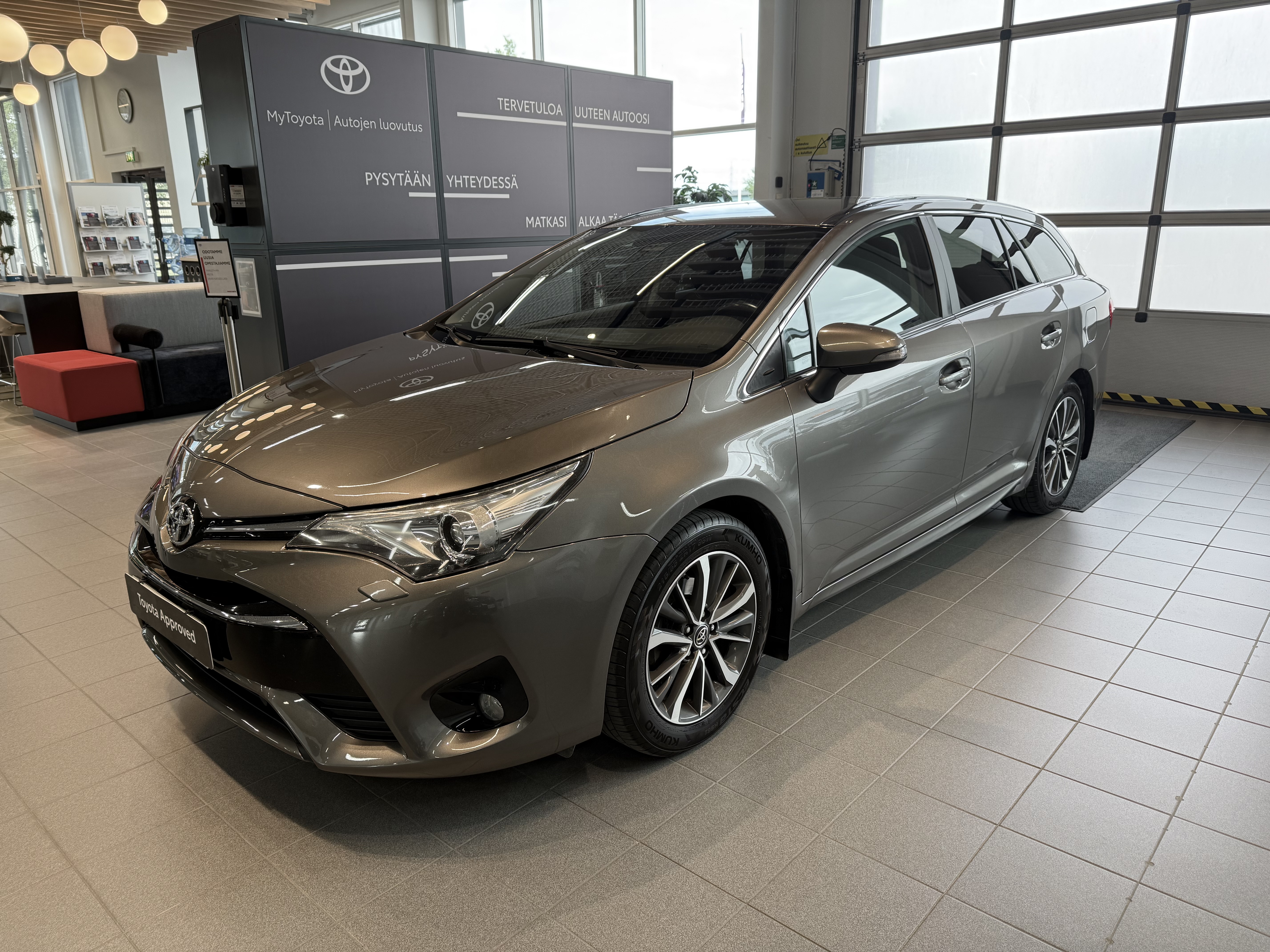 TOYOTA AVENSIS 2017