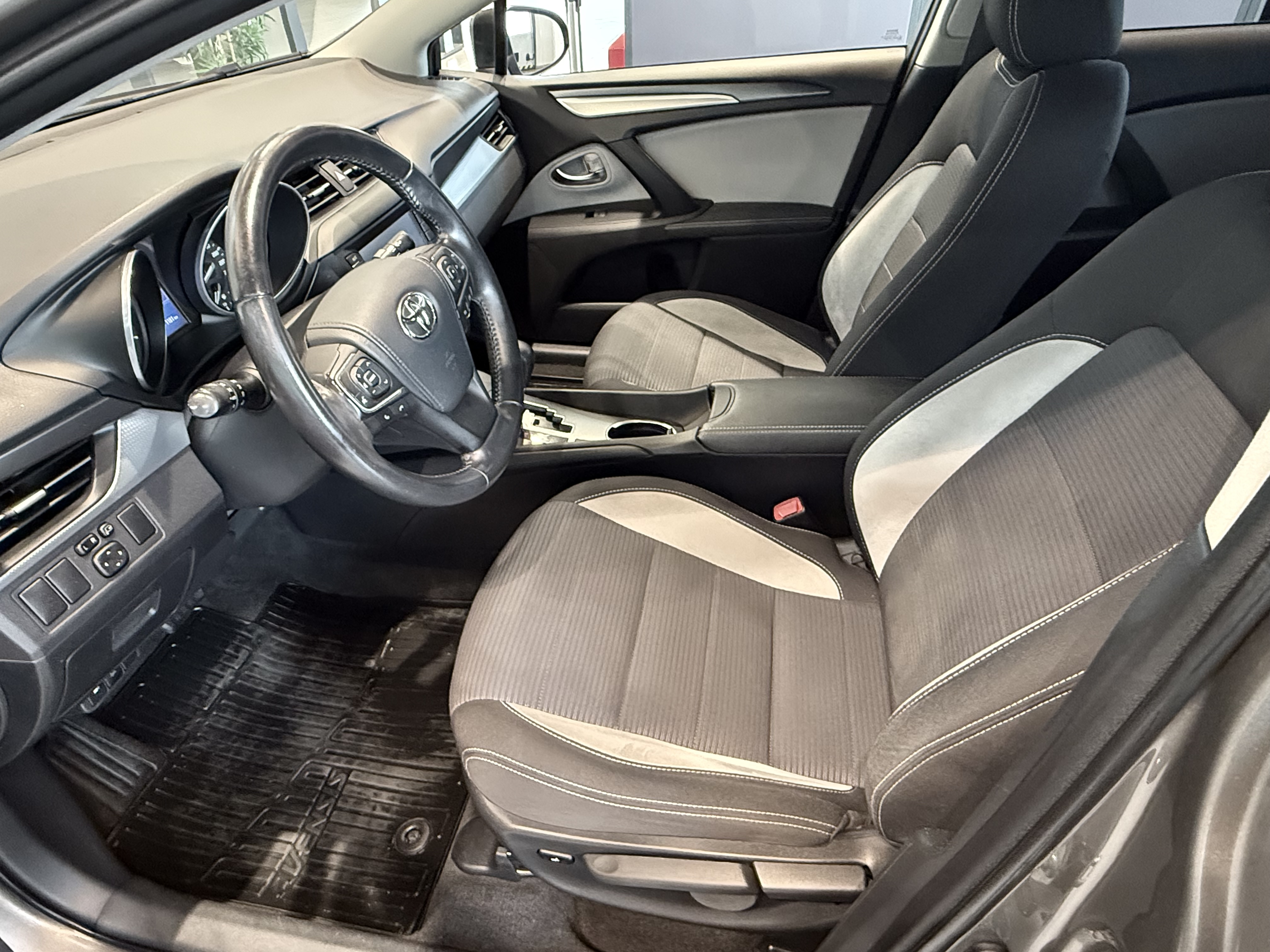 TOYOTA AVENSIS 2017