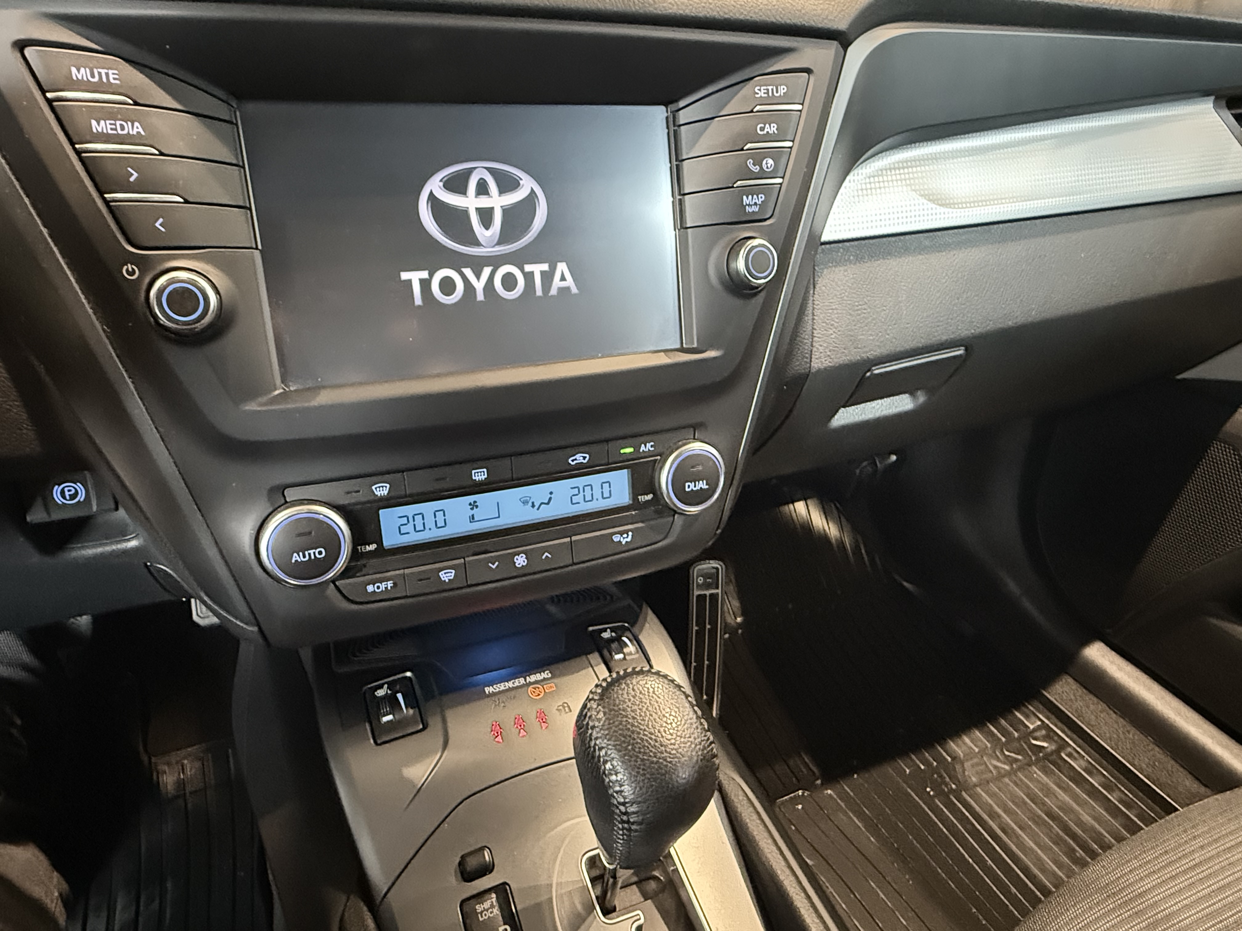TOYOTA AVENSIS 2017