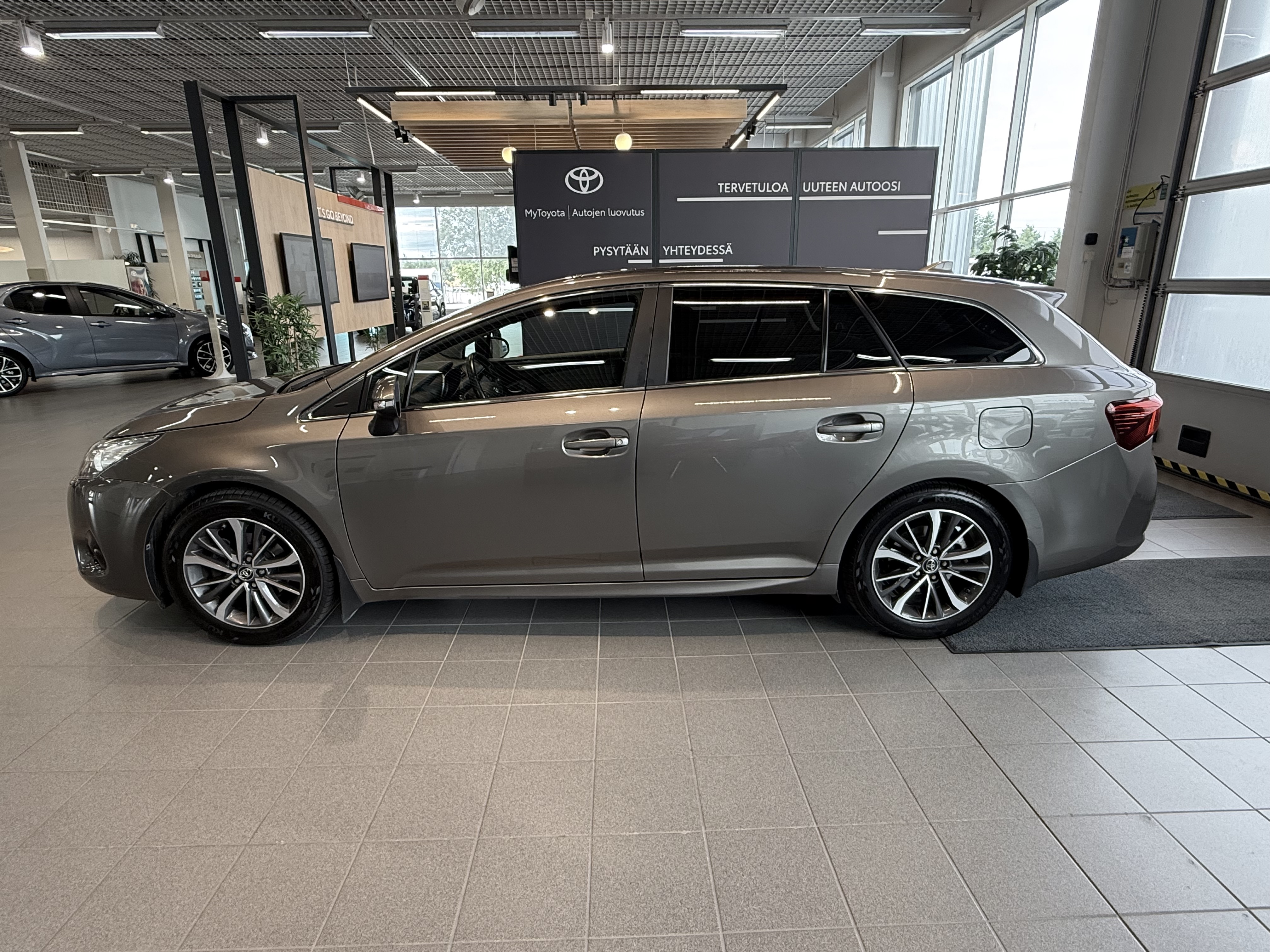 TOYOTA AVENSIS 2017