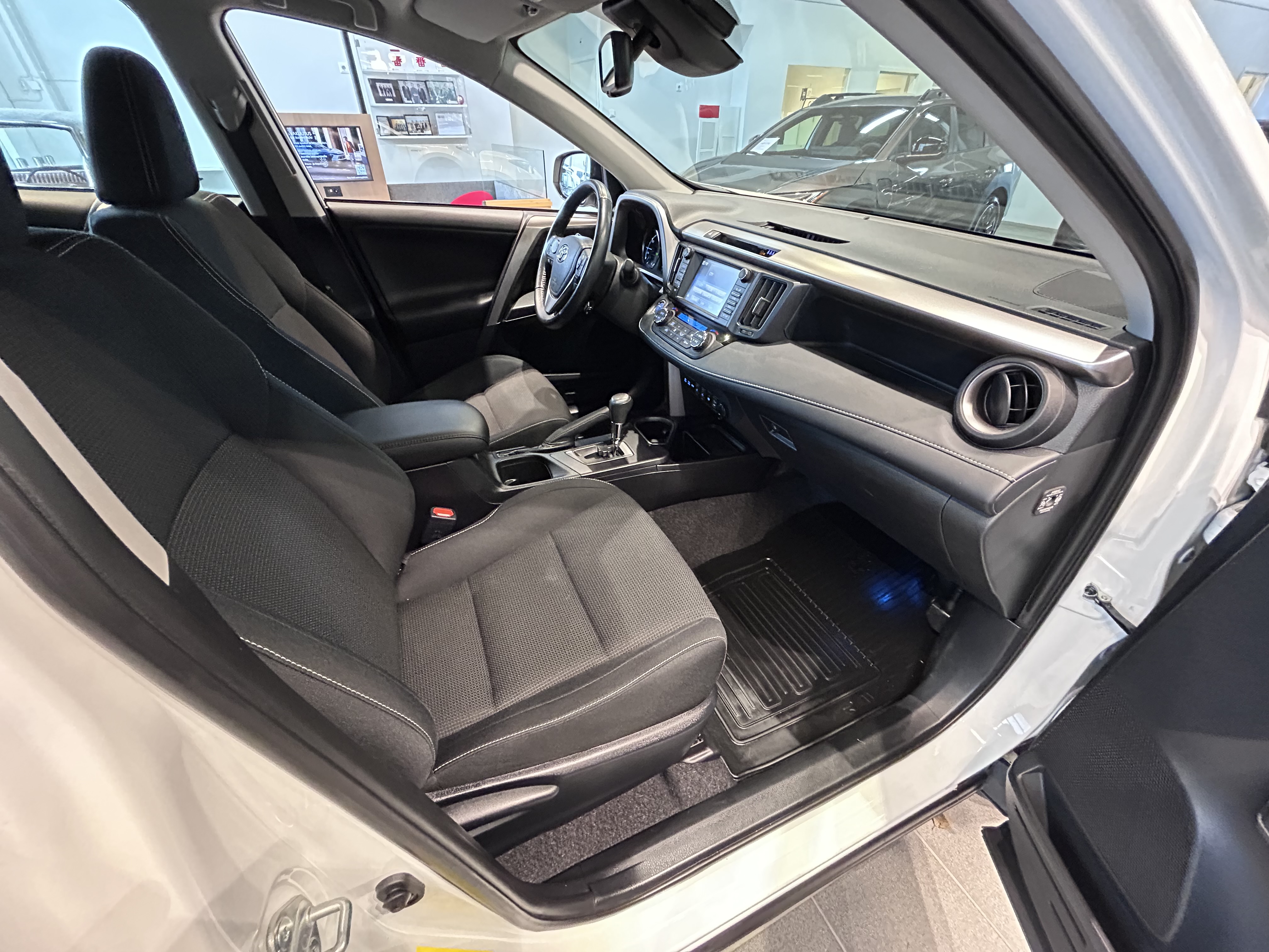 TOYOTA RAV4 2018